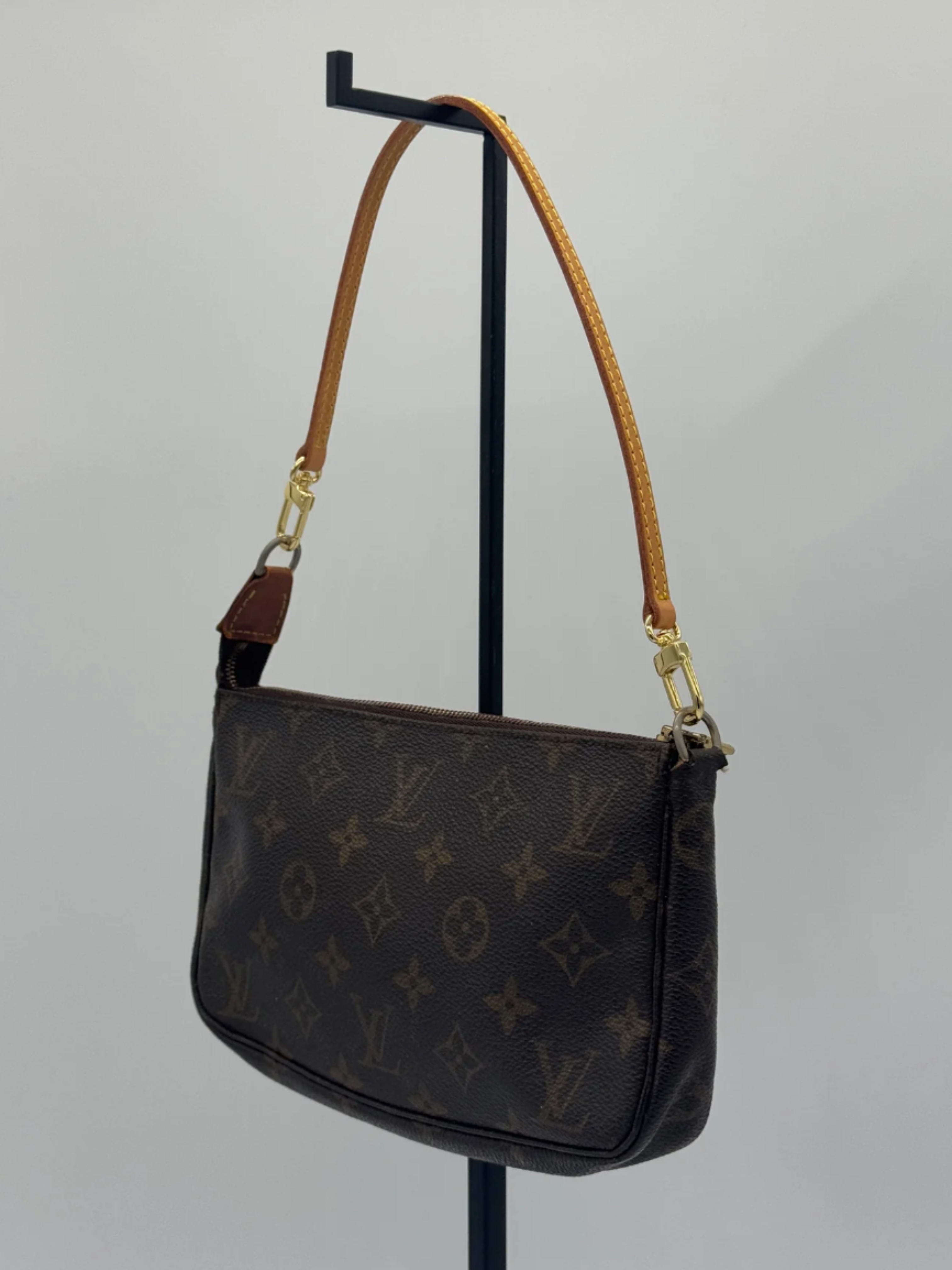 Louis Vuitton Pochette Accessoires Strap