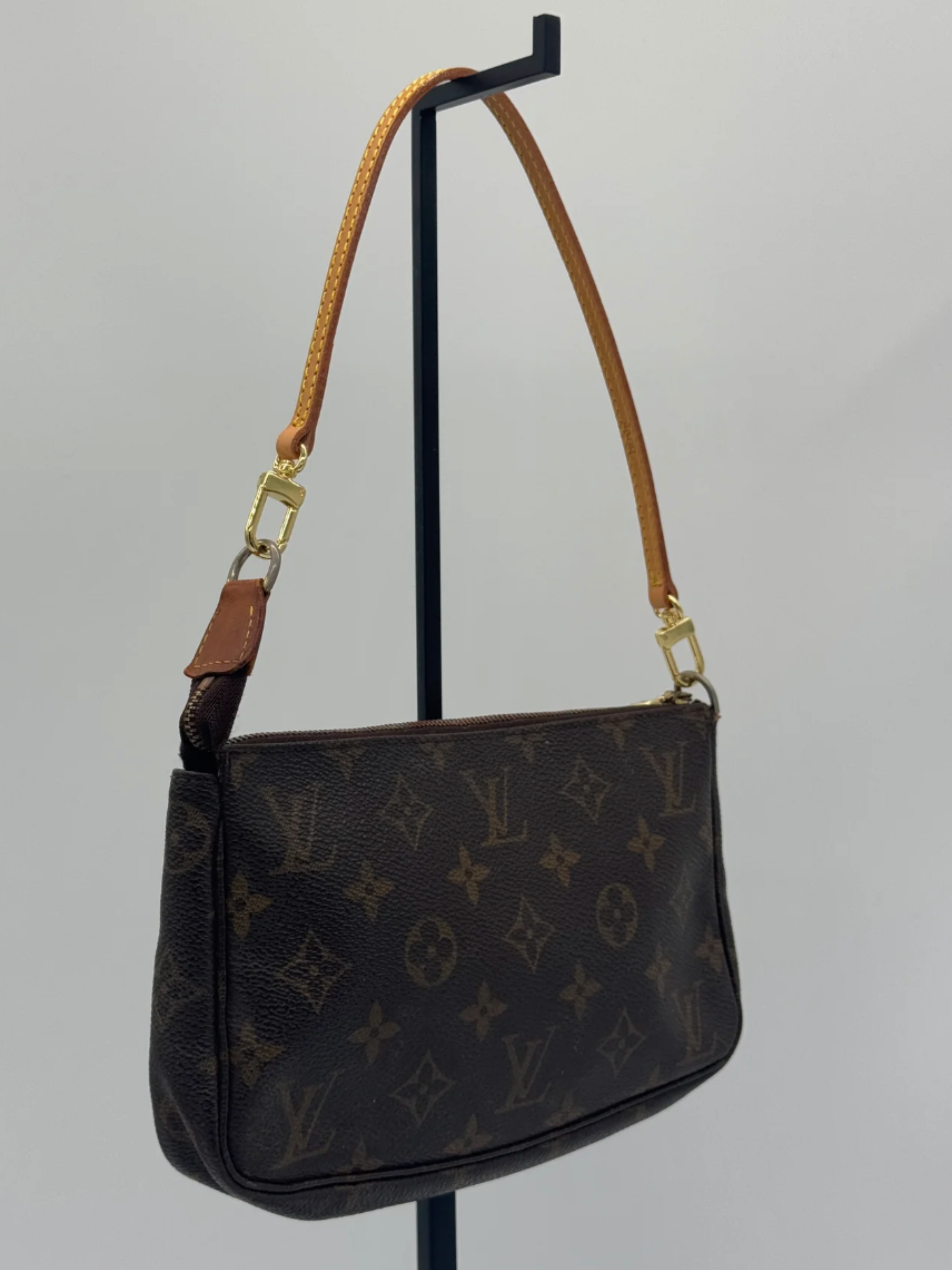 Louis Vuitton Pochette Accessoires Strap