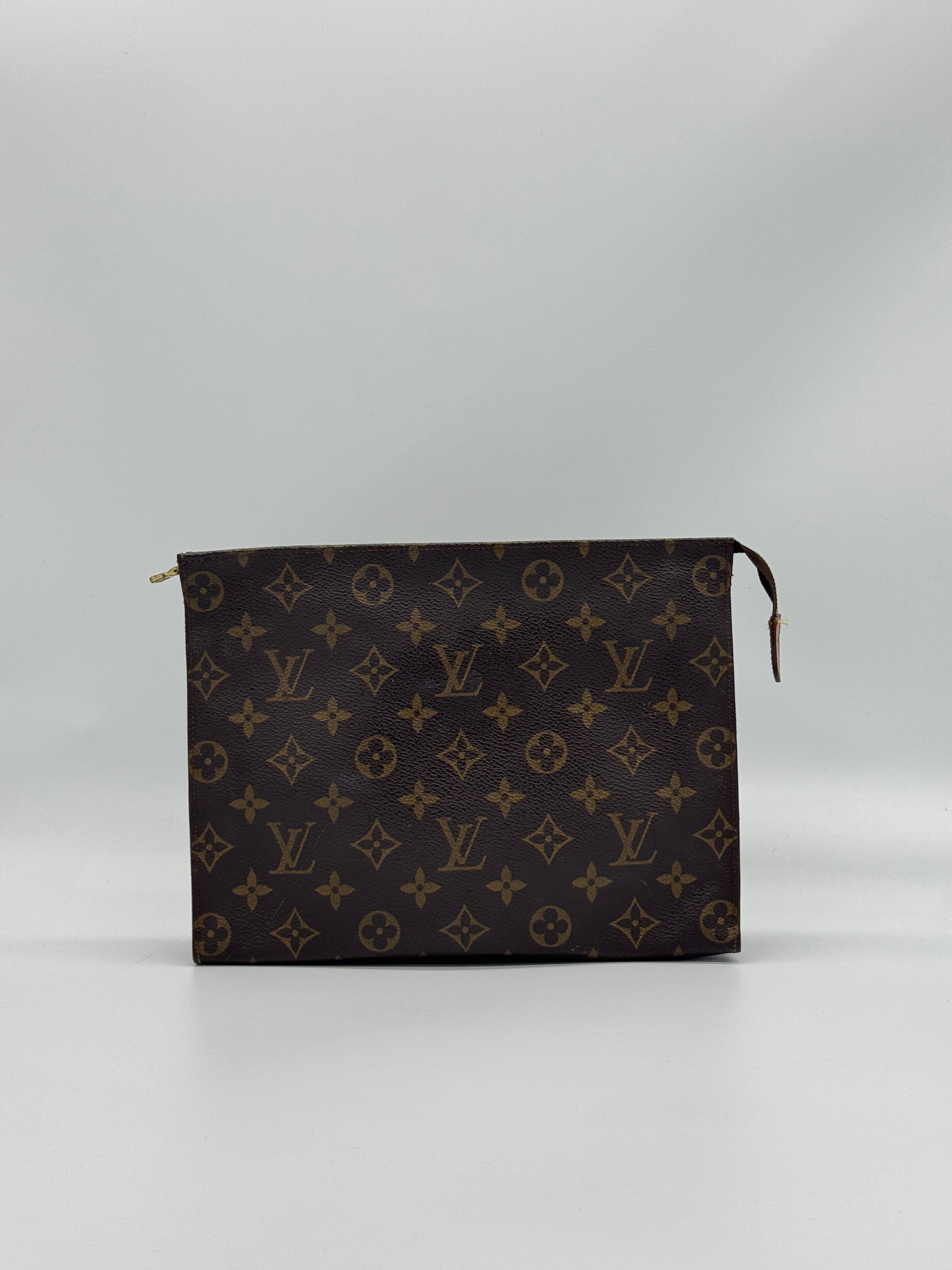 Louis Vuitton Toiletry 26