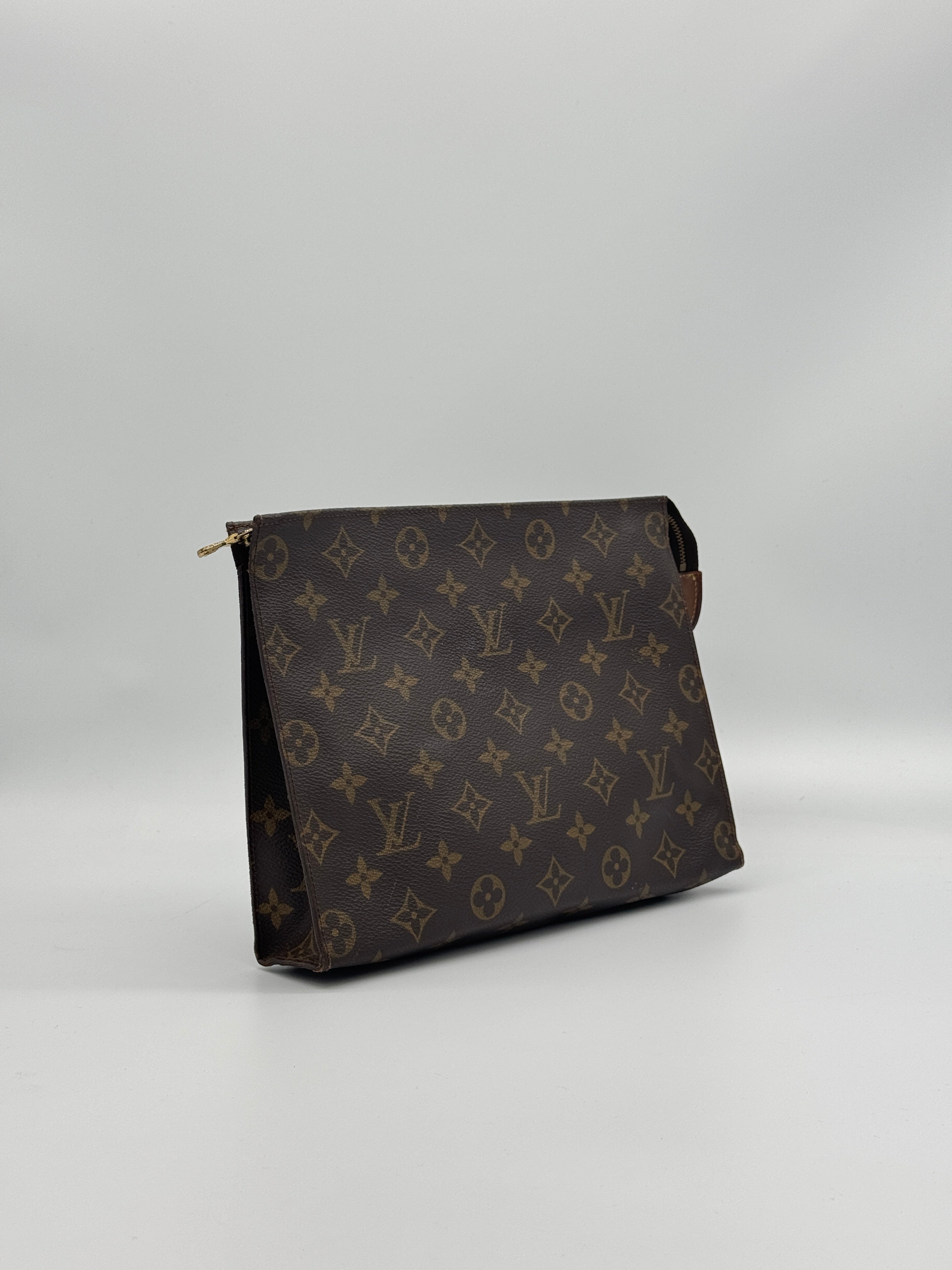 Louis Vuitton Toiletry 26