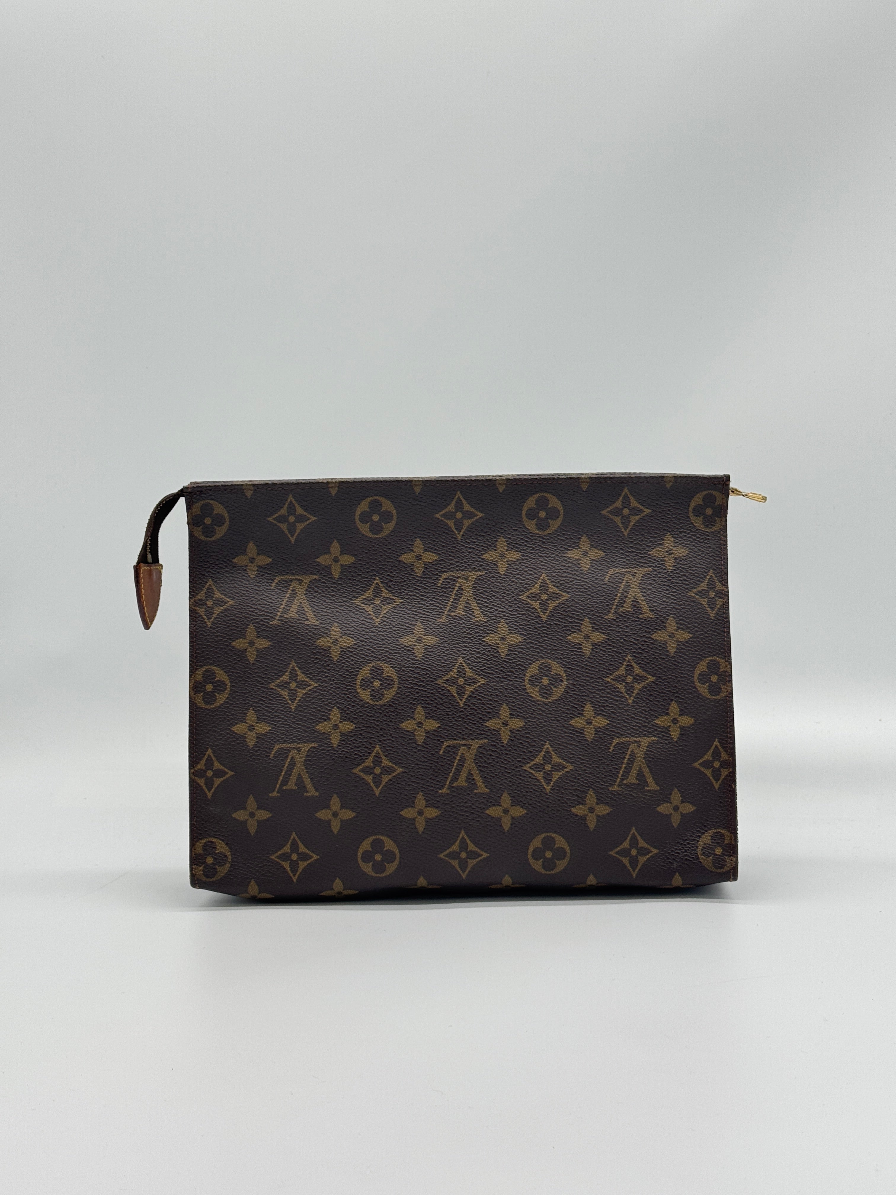 Louis Vuitton Toiletry 26