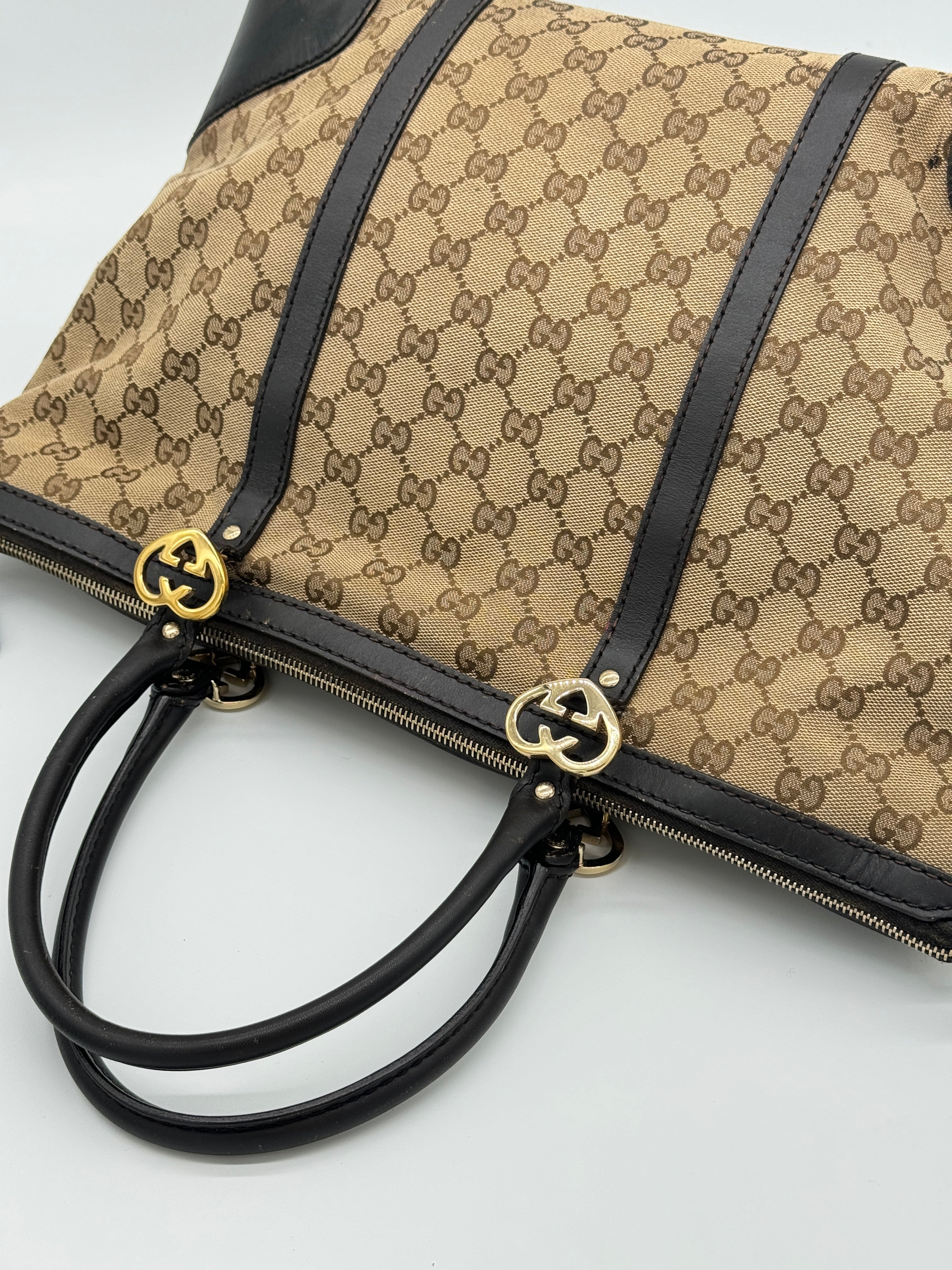 Gucci Heart Interlocking