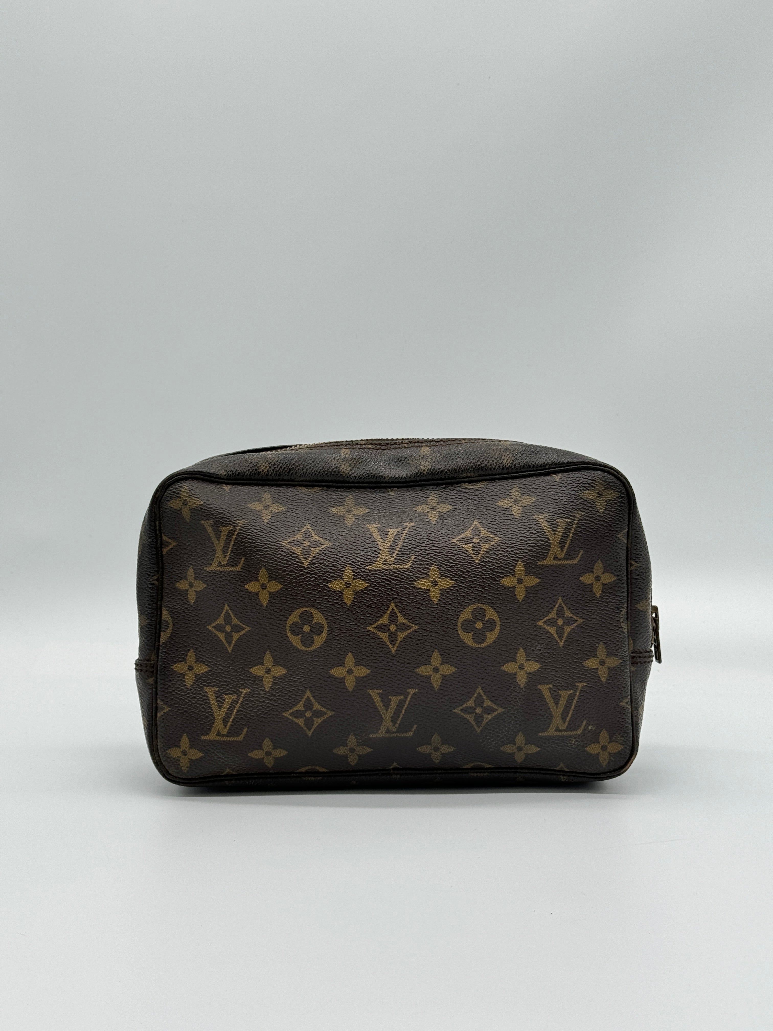 Louis Vuitton Trousse 23