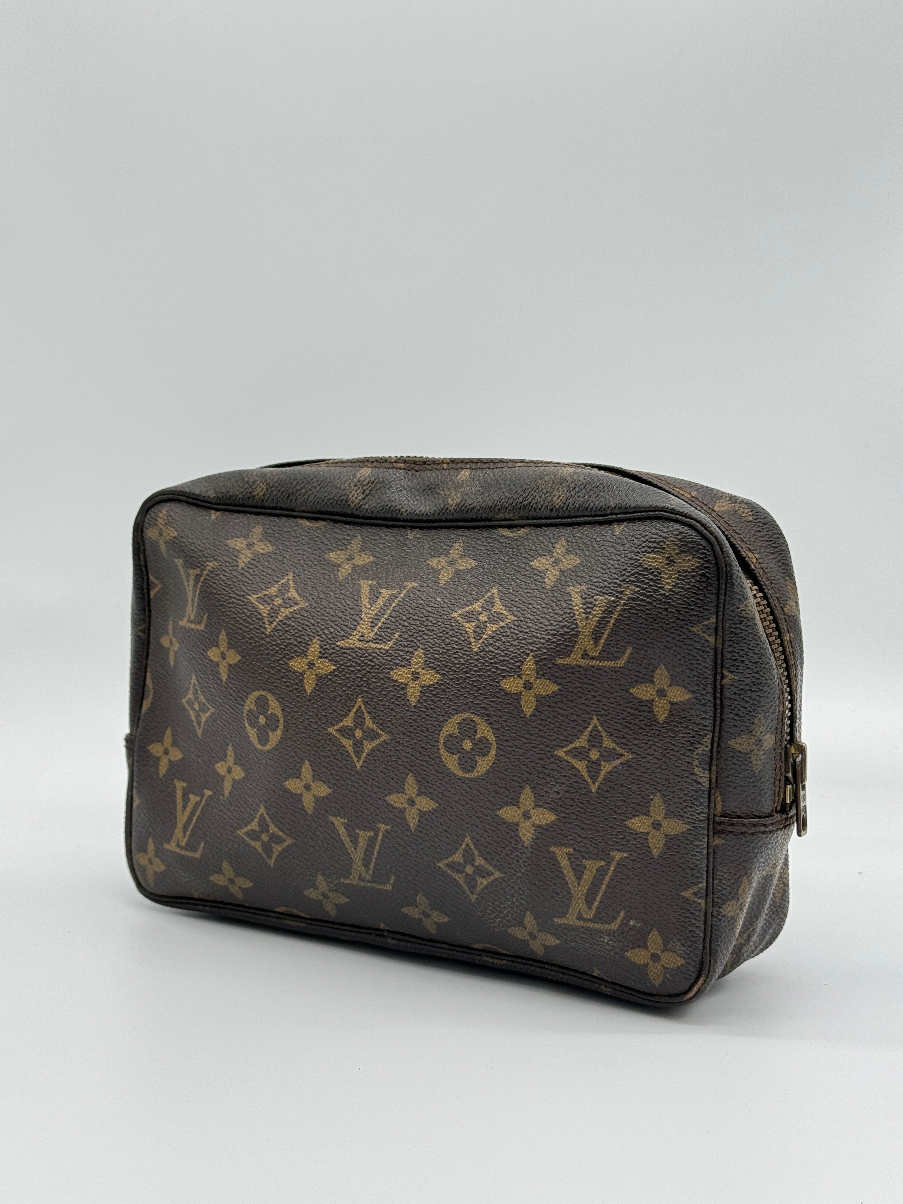 Louis Vuitton Trousse 23