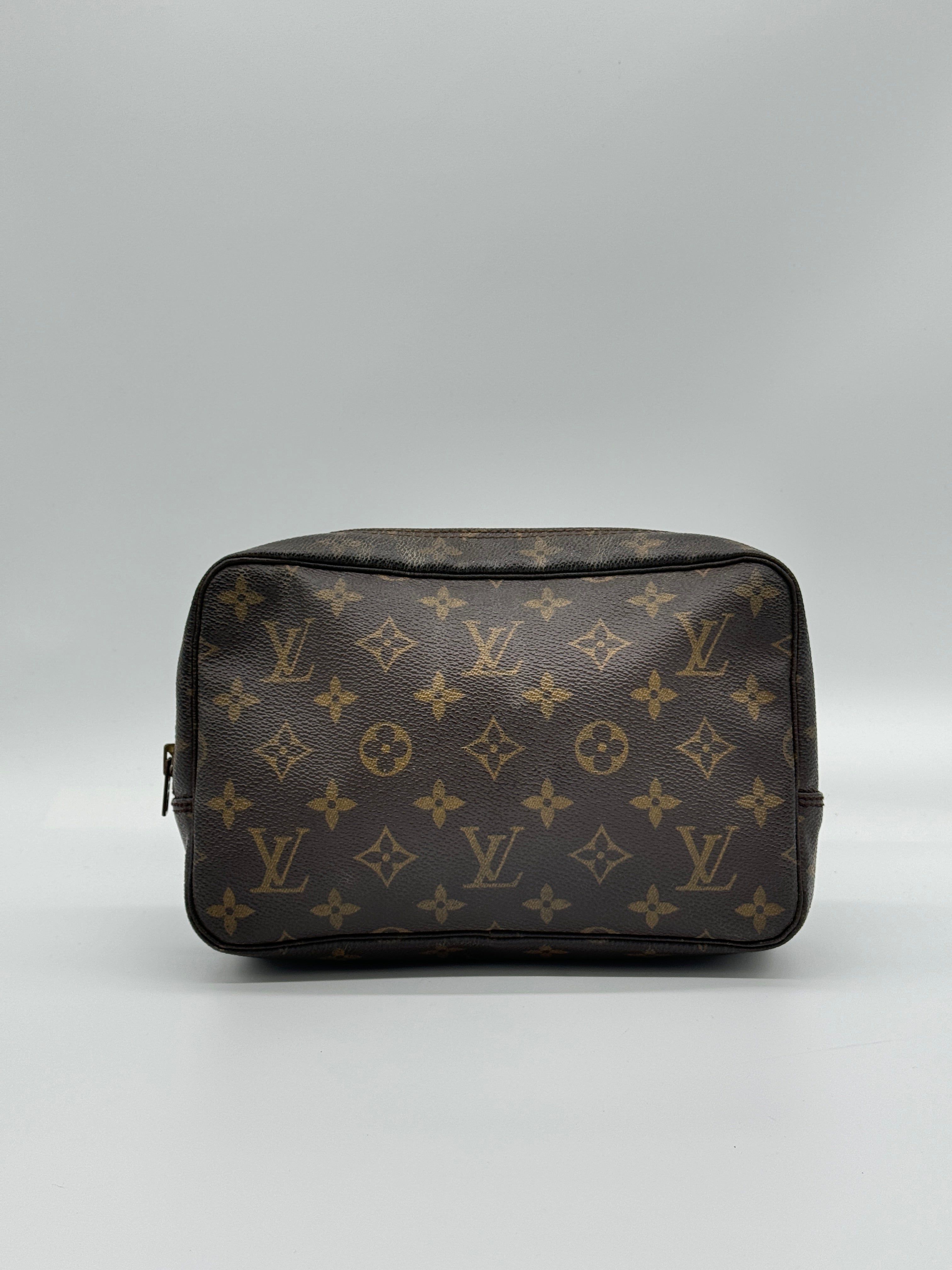 Louis Vuitton Trousse 23