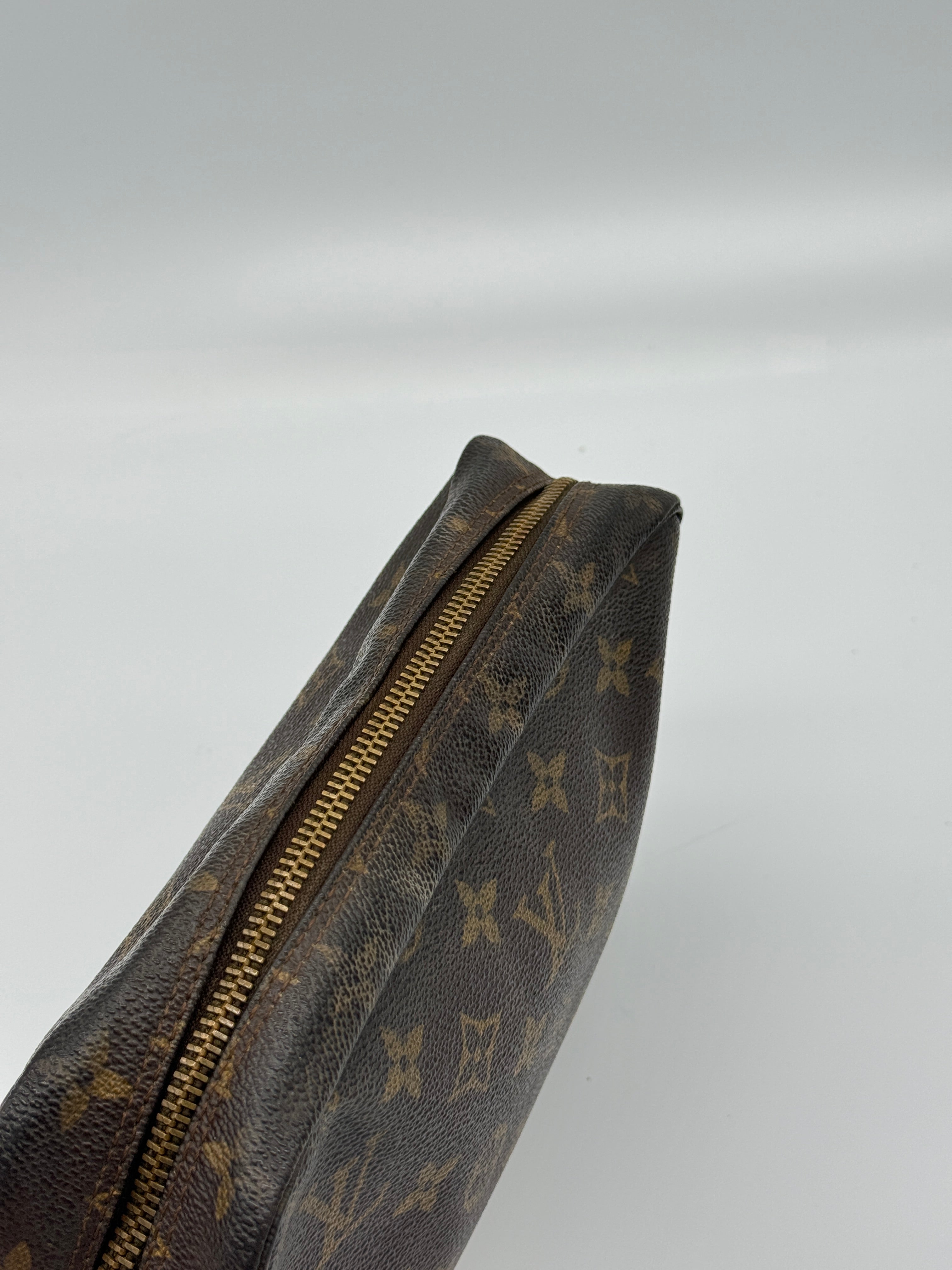 Louis Vuitton Trousse 23