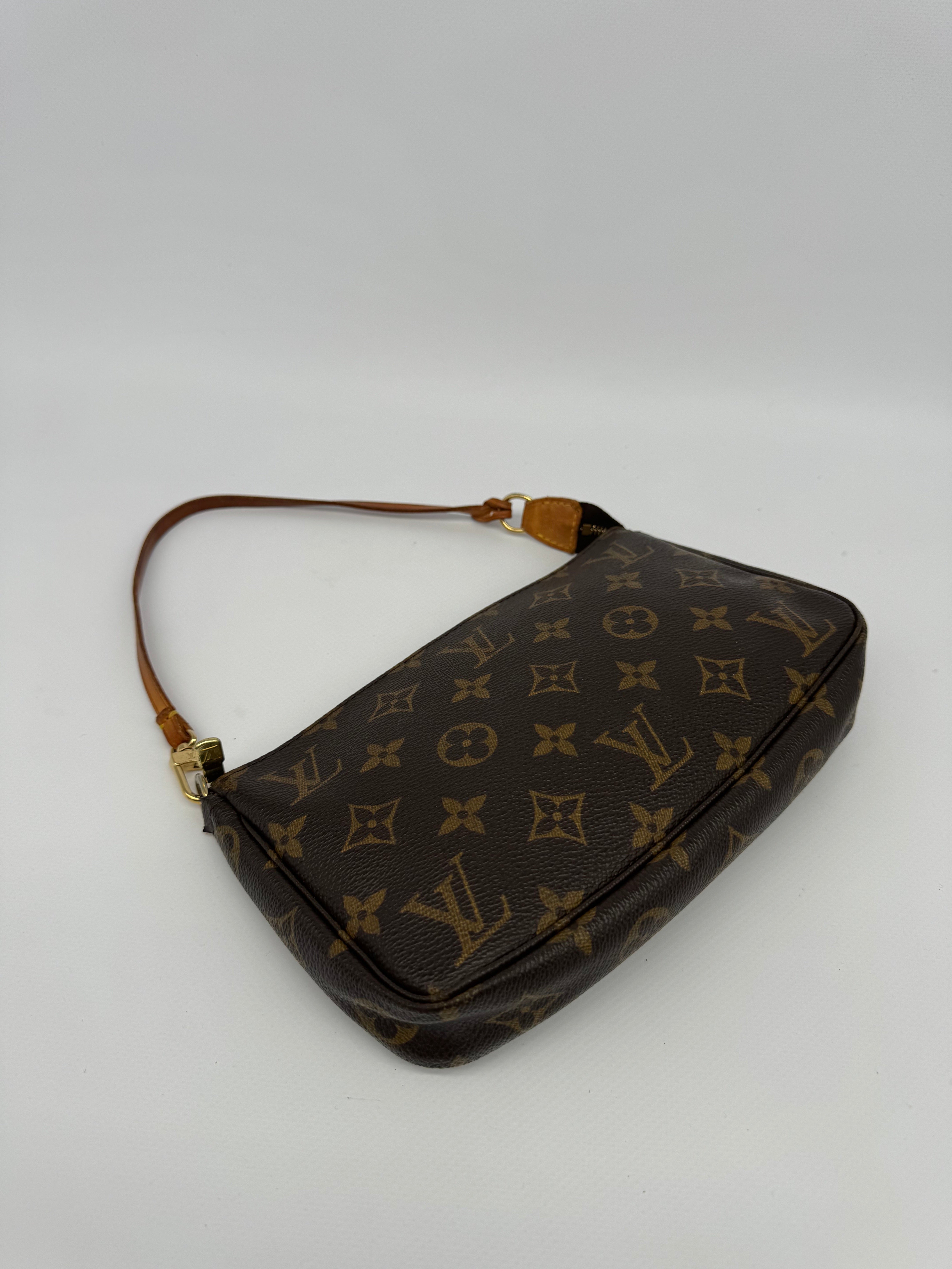 Louis Vuitton Pochette Accessoires