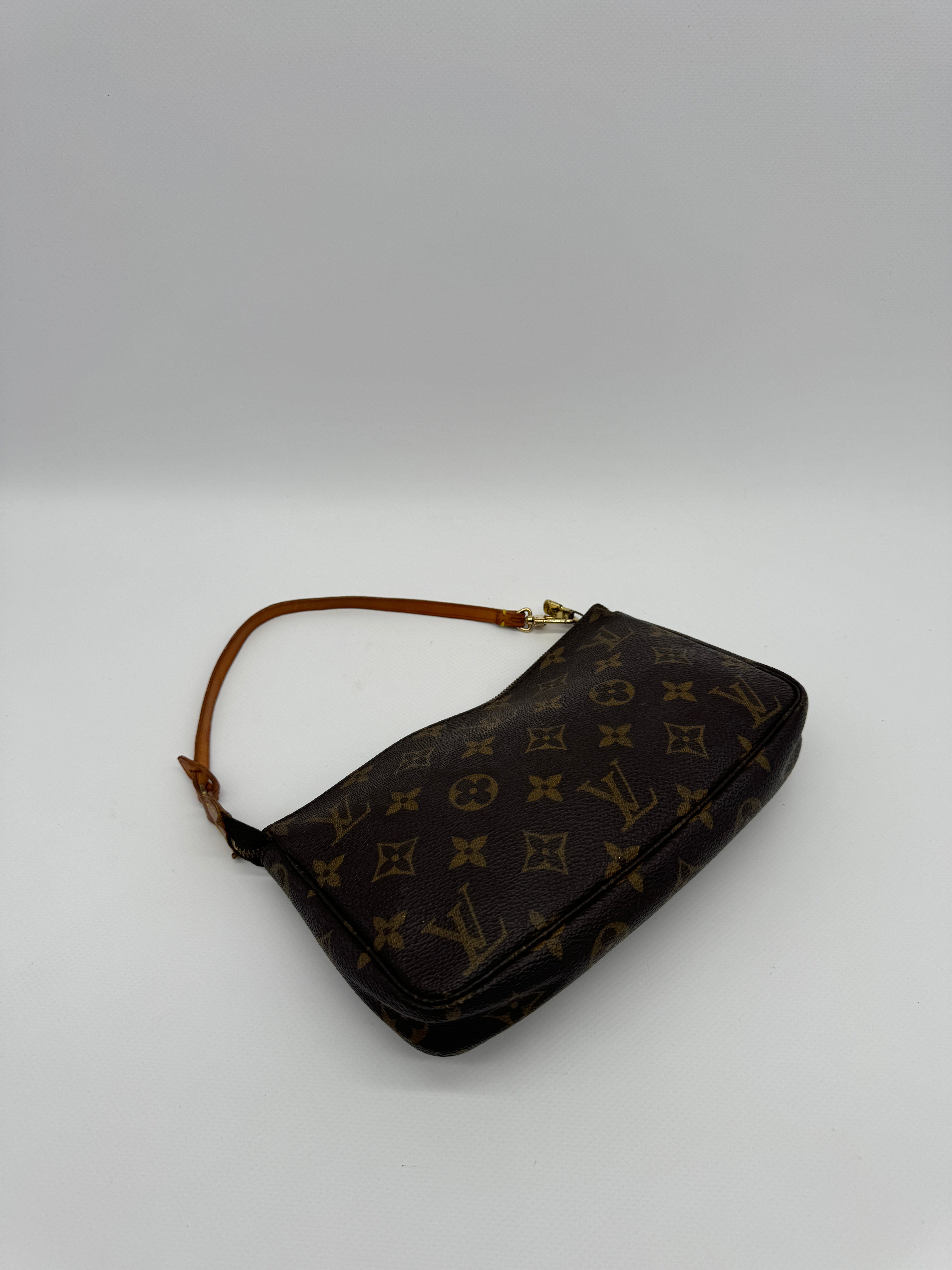 Louis Vuitton Pochette Accessoires