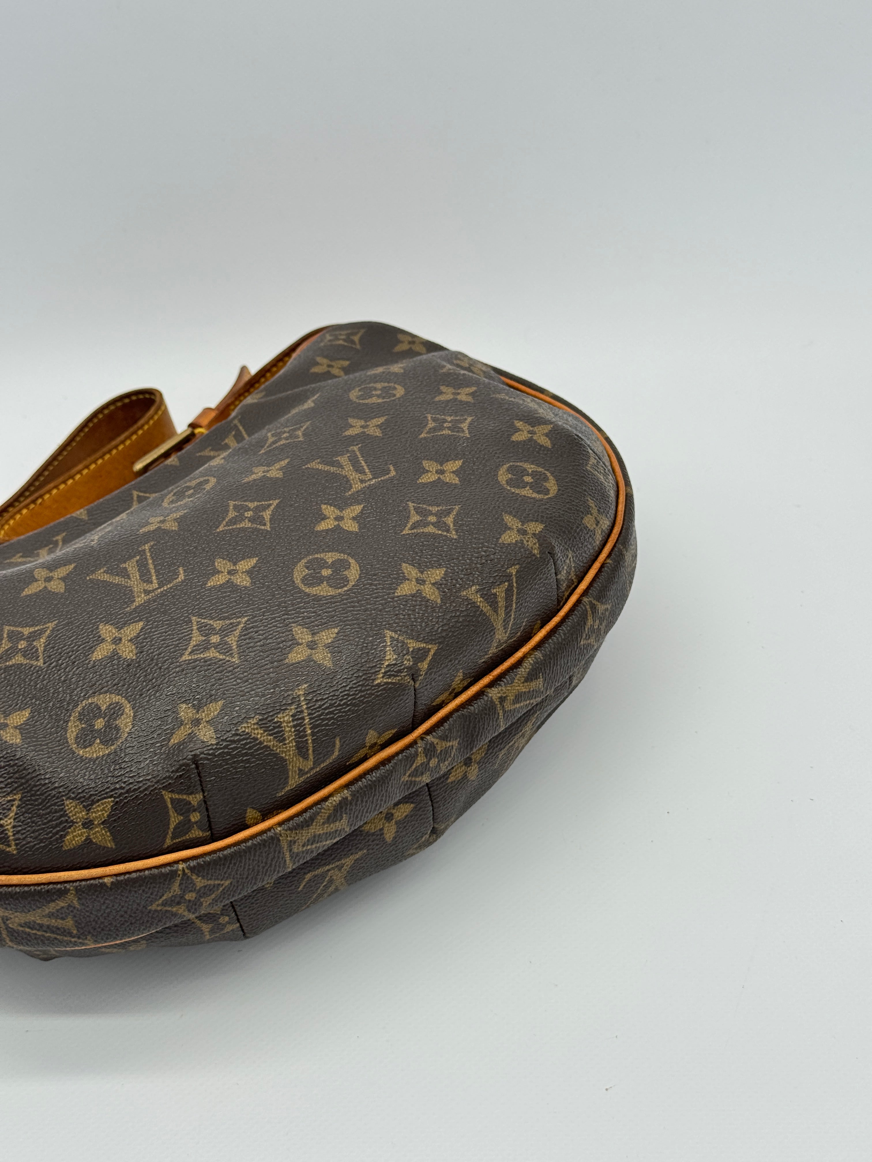 Louis Vuitton Croissant MM