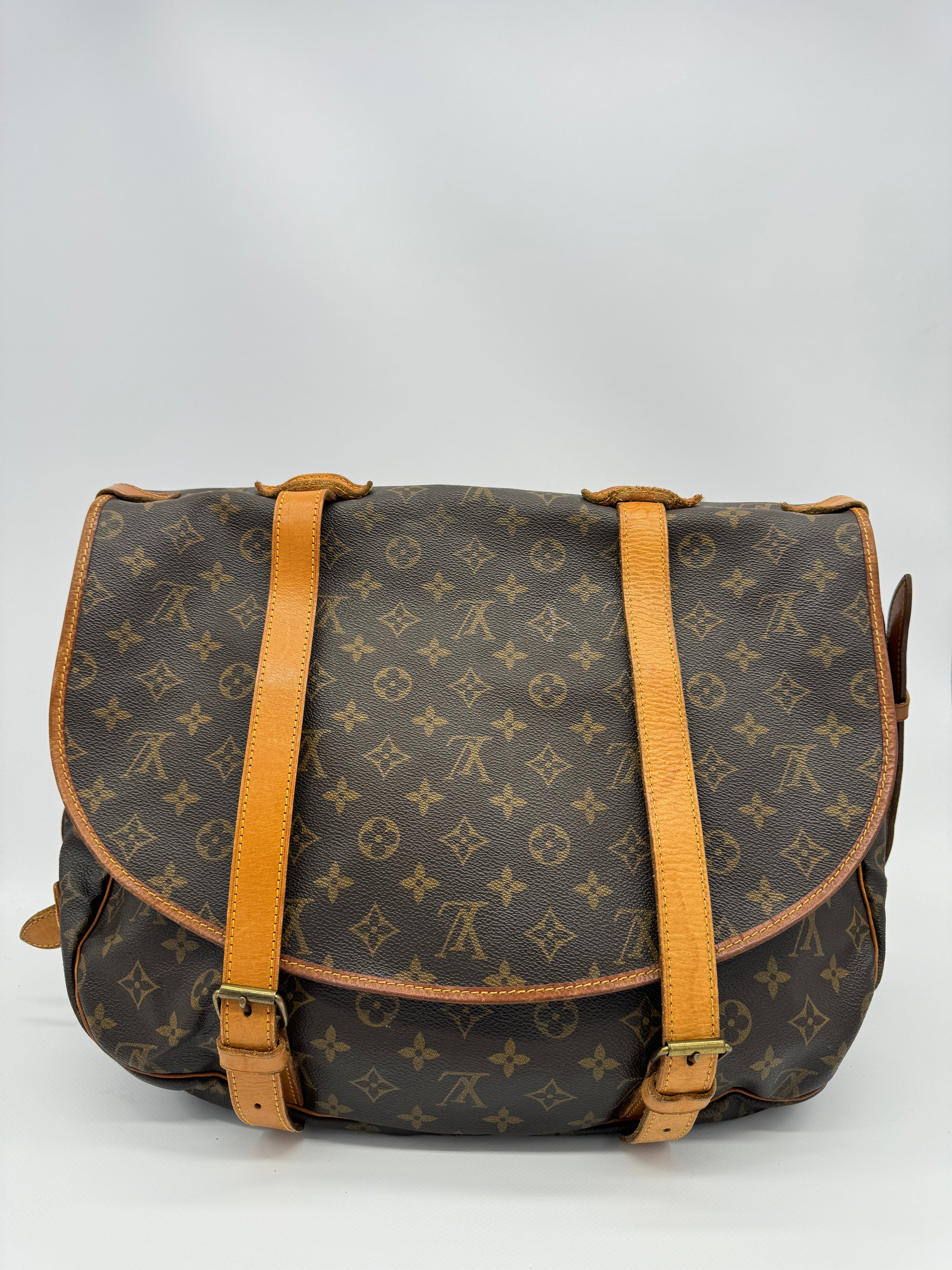 Louis Vuitton Saumur 43