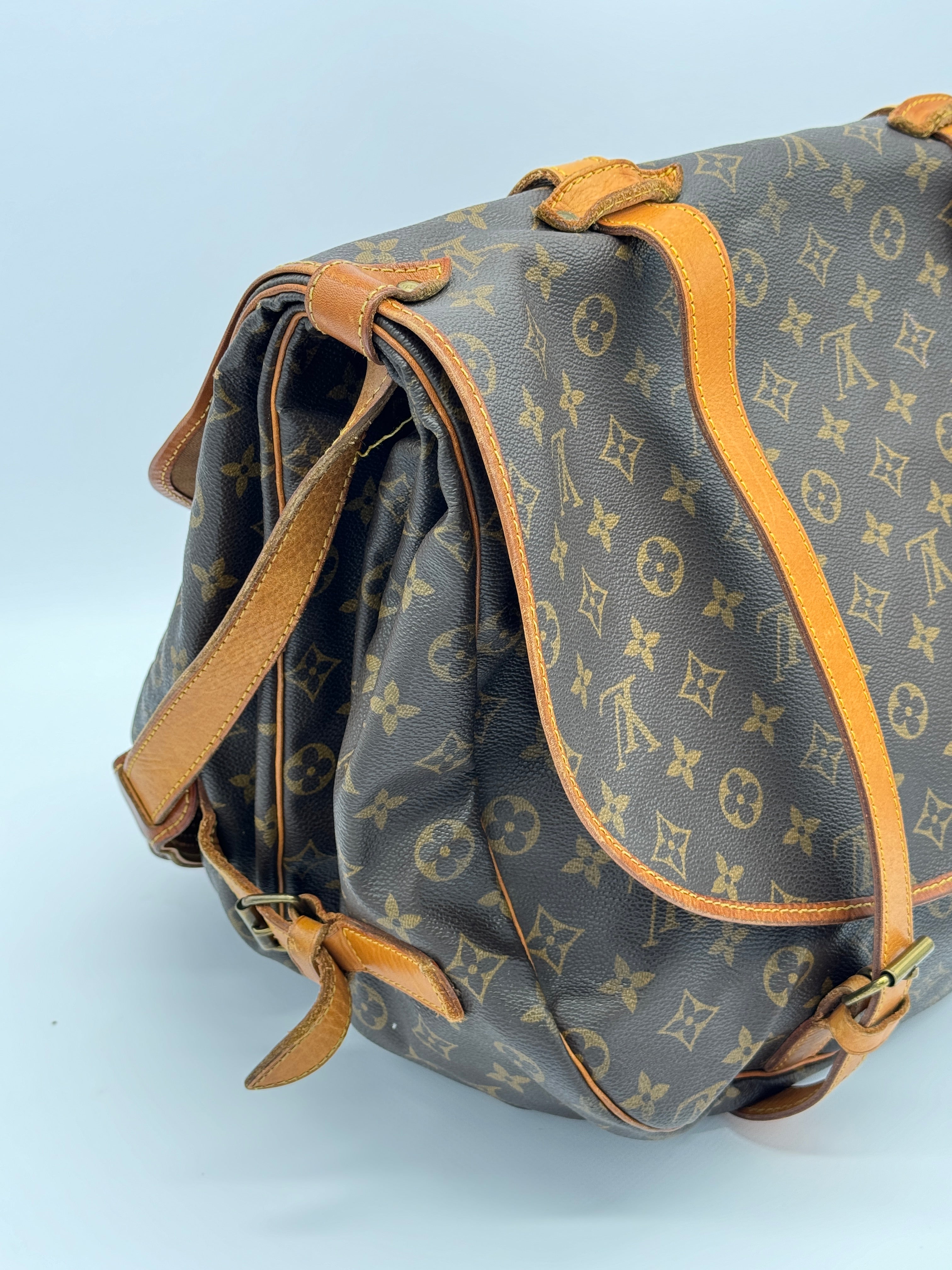 Louis Vuitton Saumur 43