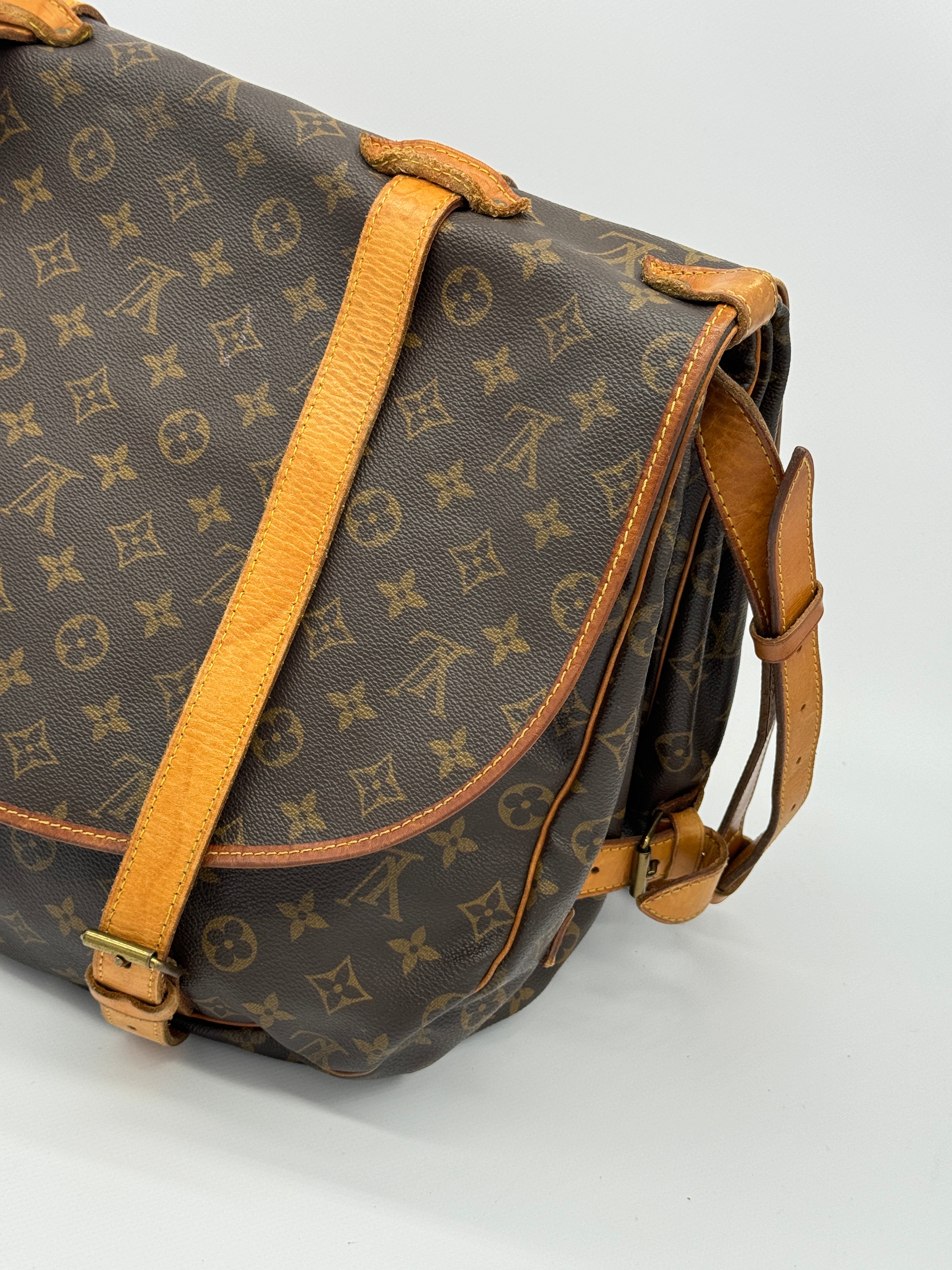 Louis Vuitton Saumur 43