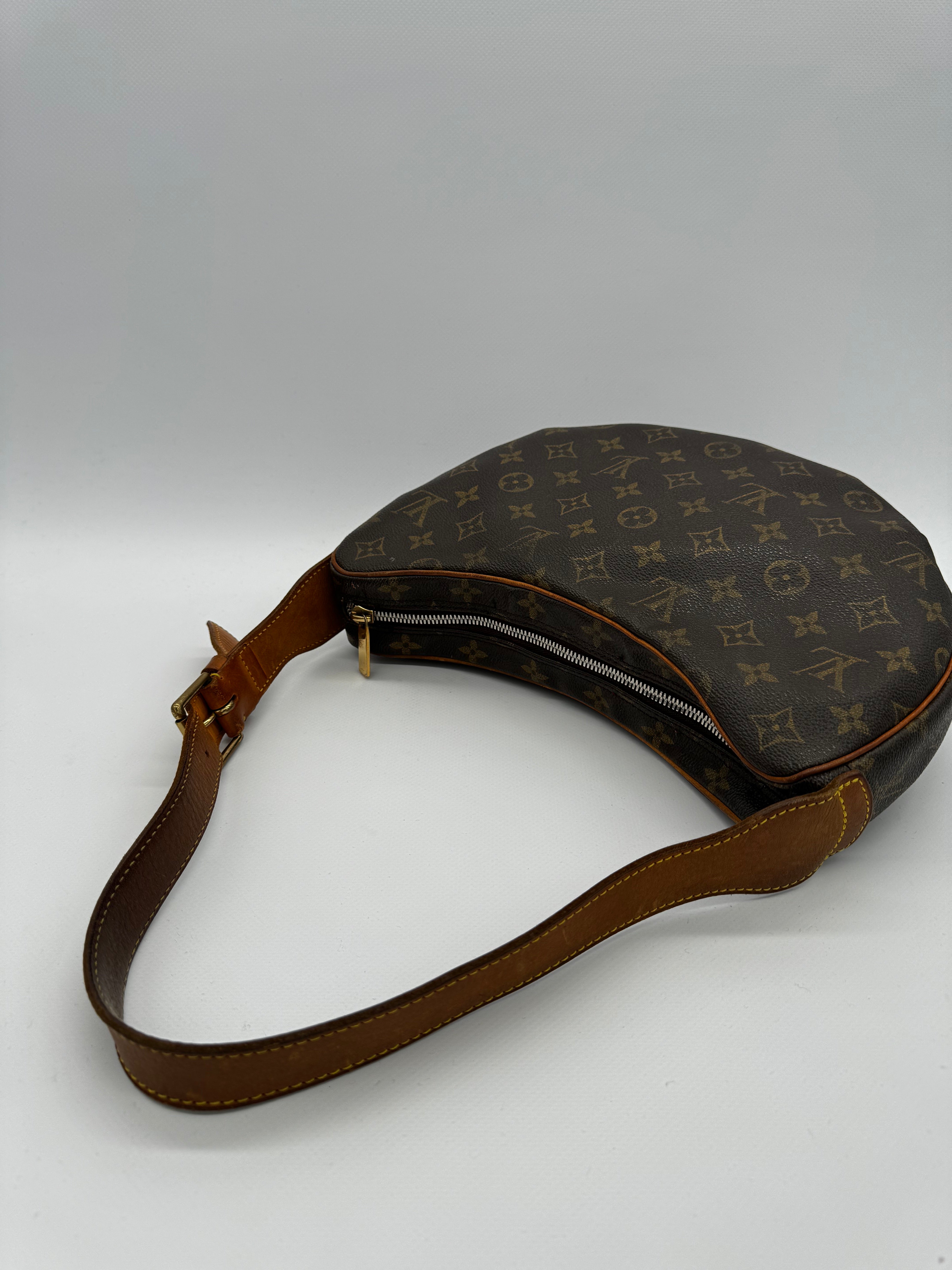 Louis Vuitton Croissant MM