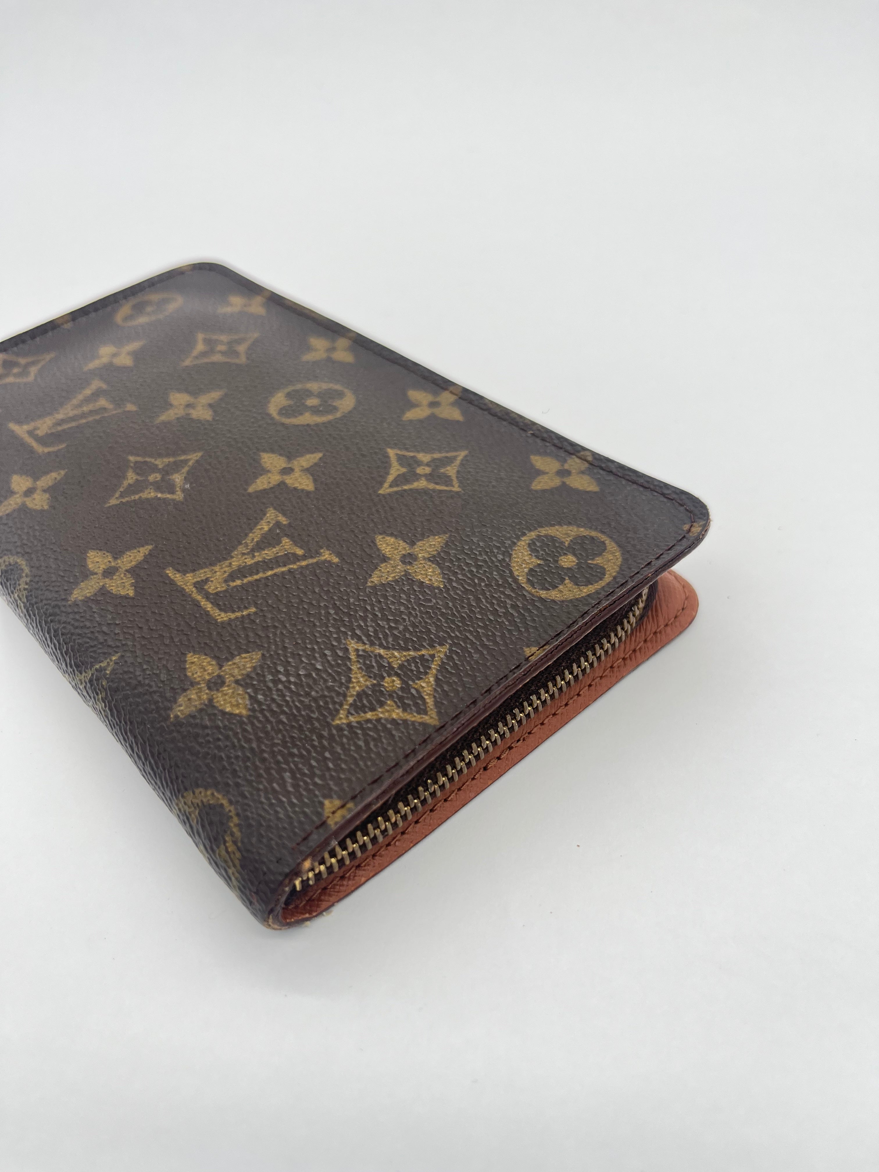 Louis Vuitton Zipper Wallet