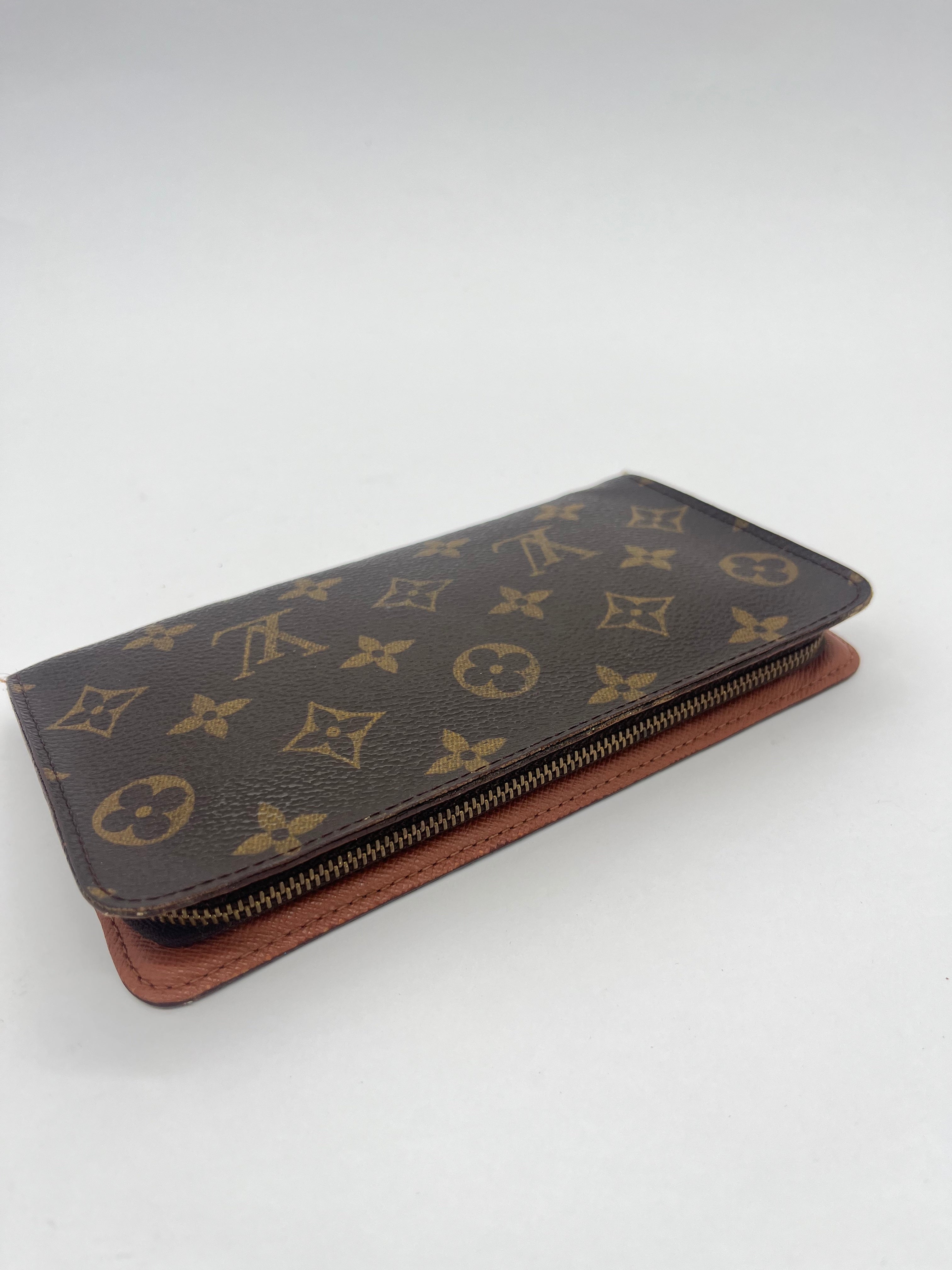 Louis Vuitton Zipper Wallet