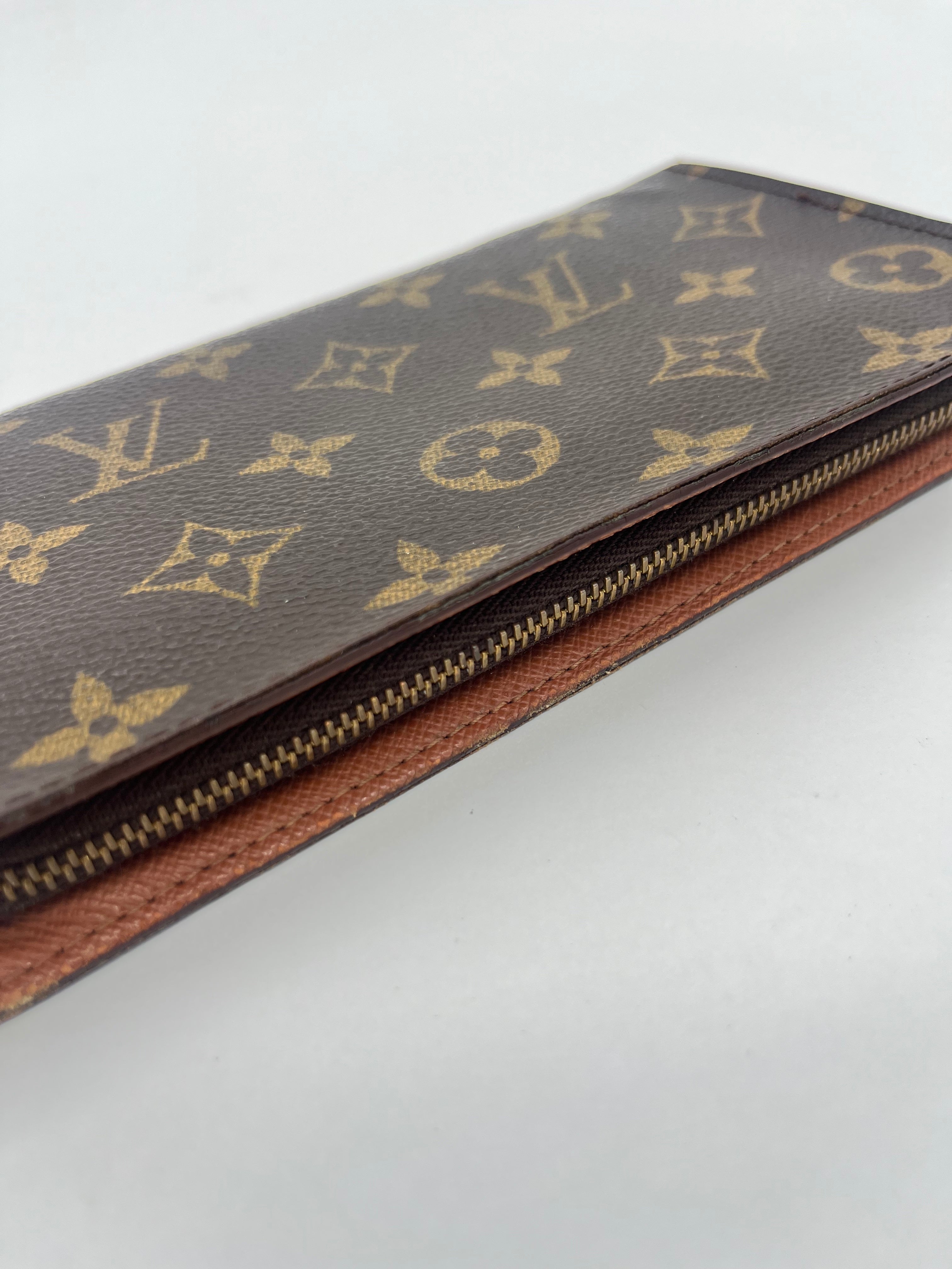 Louis Vuitton Zipper Wallet