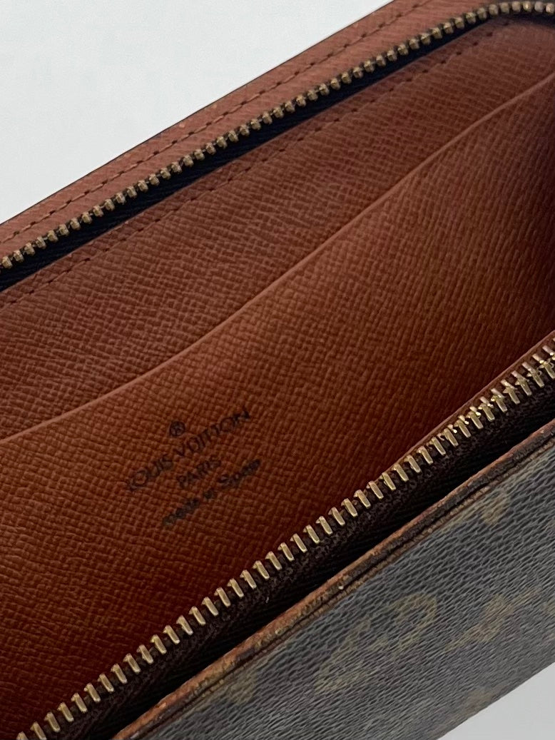 Louis Vuitton Zipper Wallet