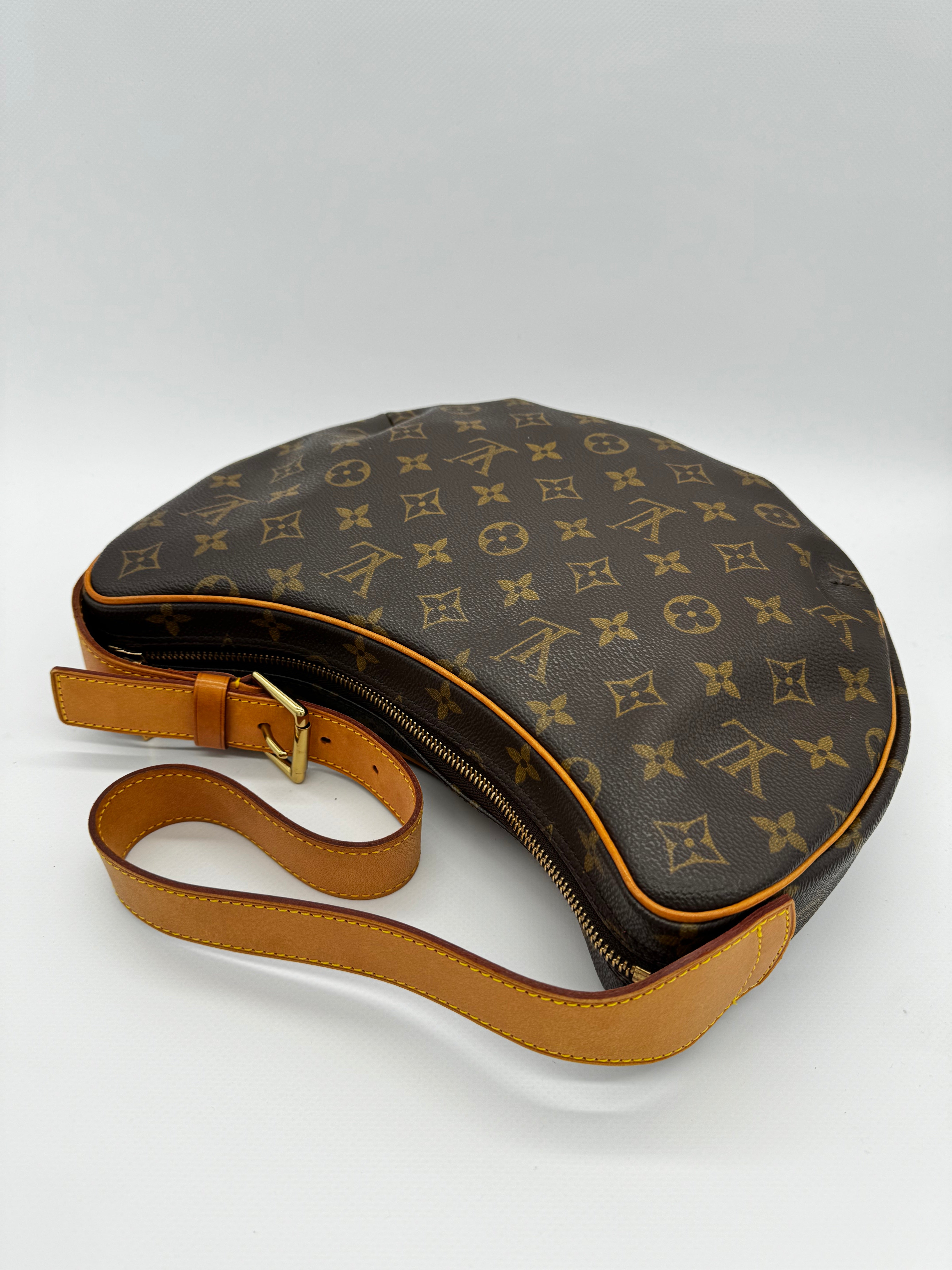 Louis Vuitton Croissant MM