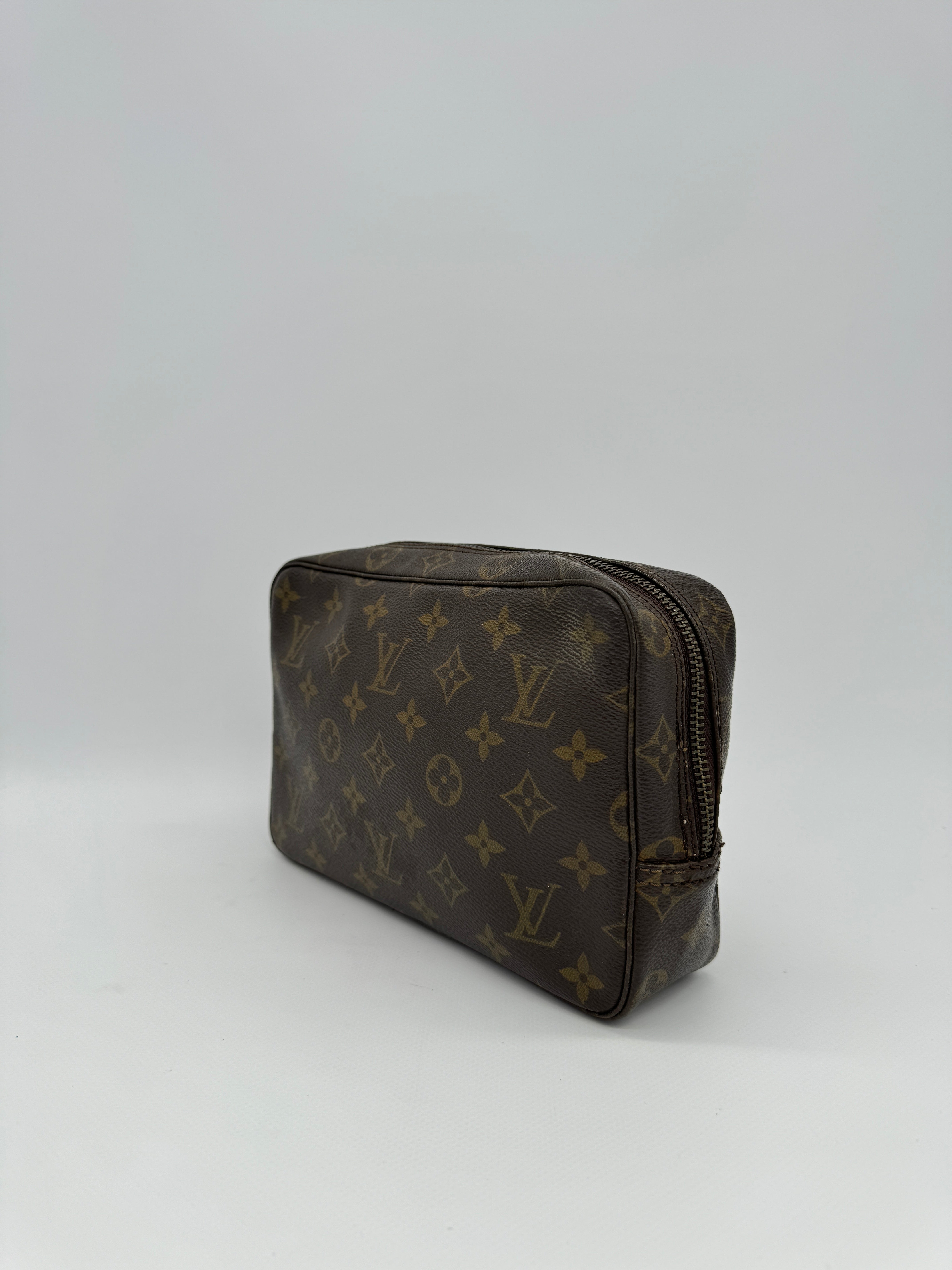 Louis Vuitton Trousse 23