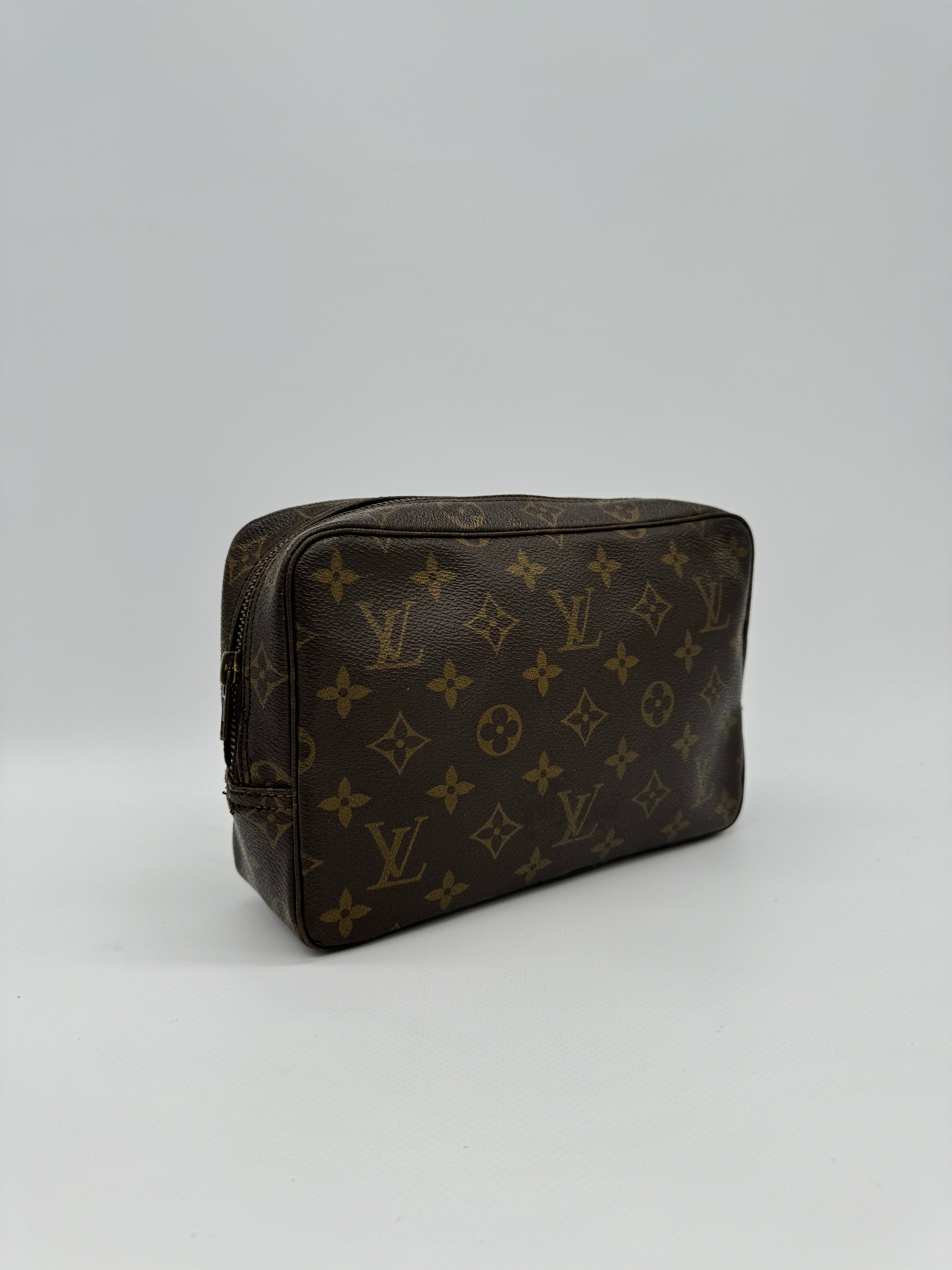 Louis Vuitton Trousse 23