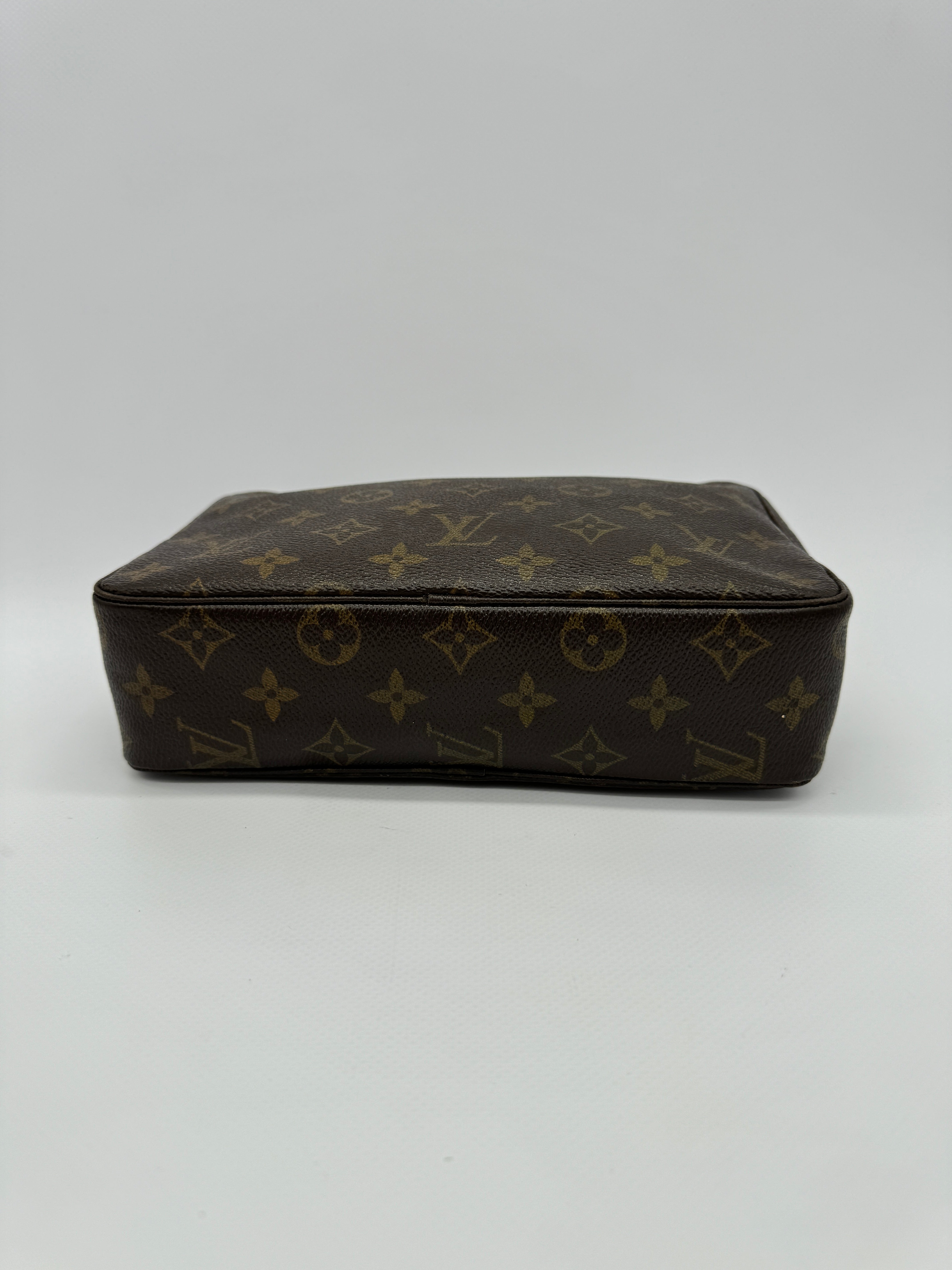 Louis Vuitton Trousse 23