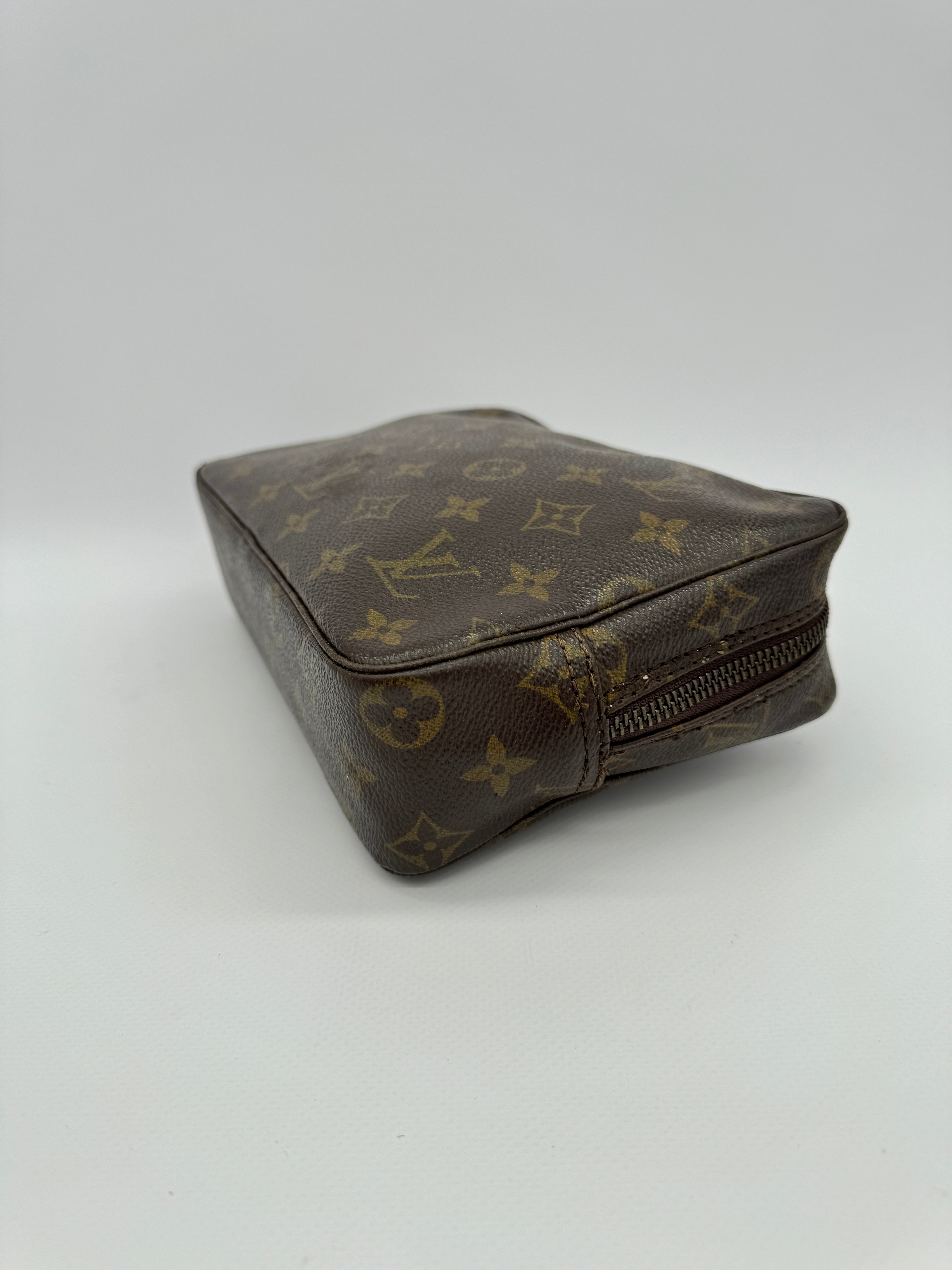 Louis Vuitton Trousse 23