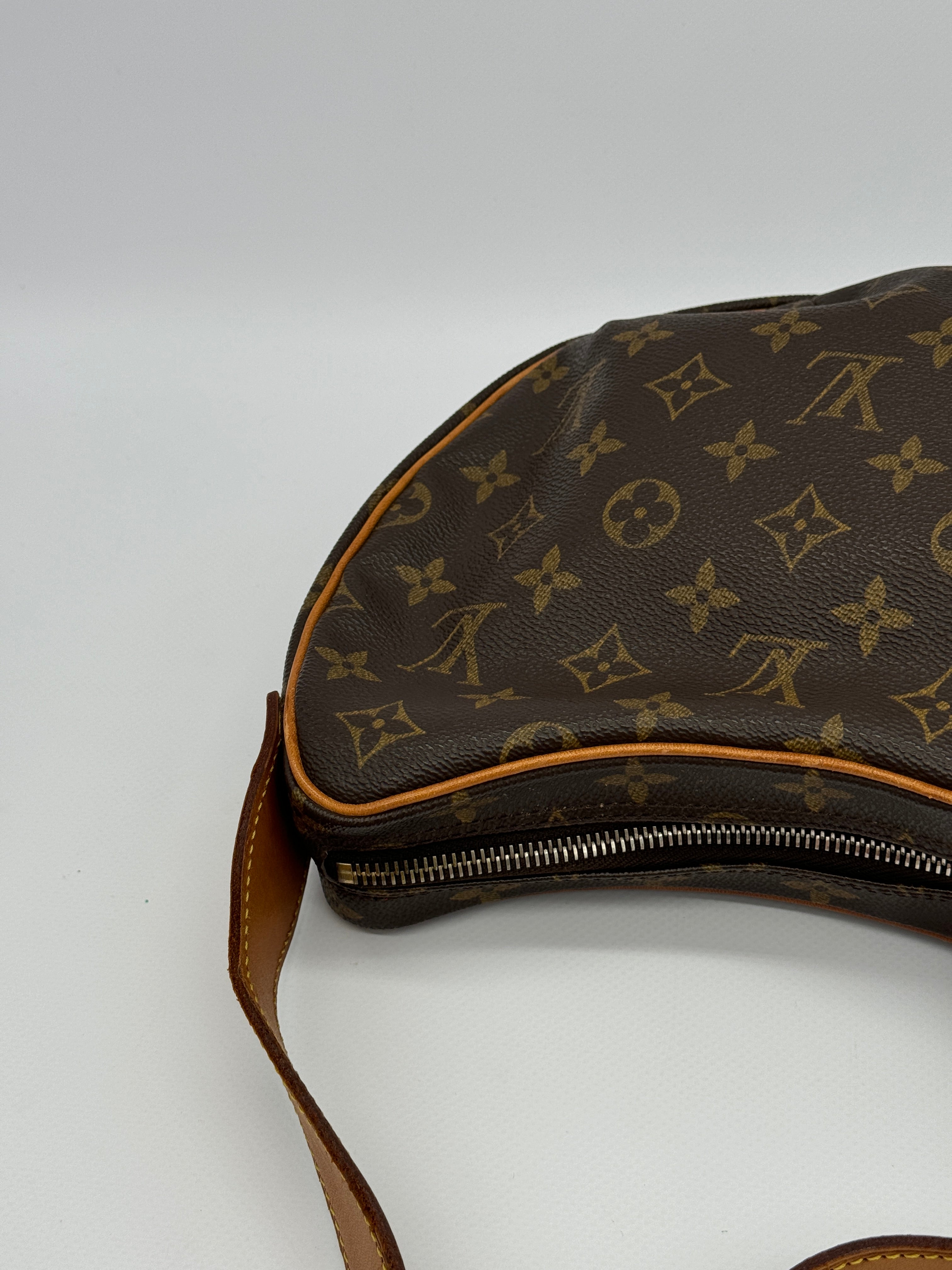 Louis Vuitton Croissant MM