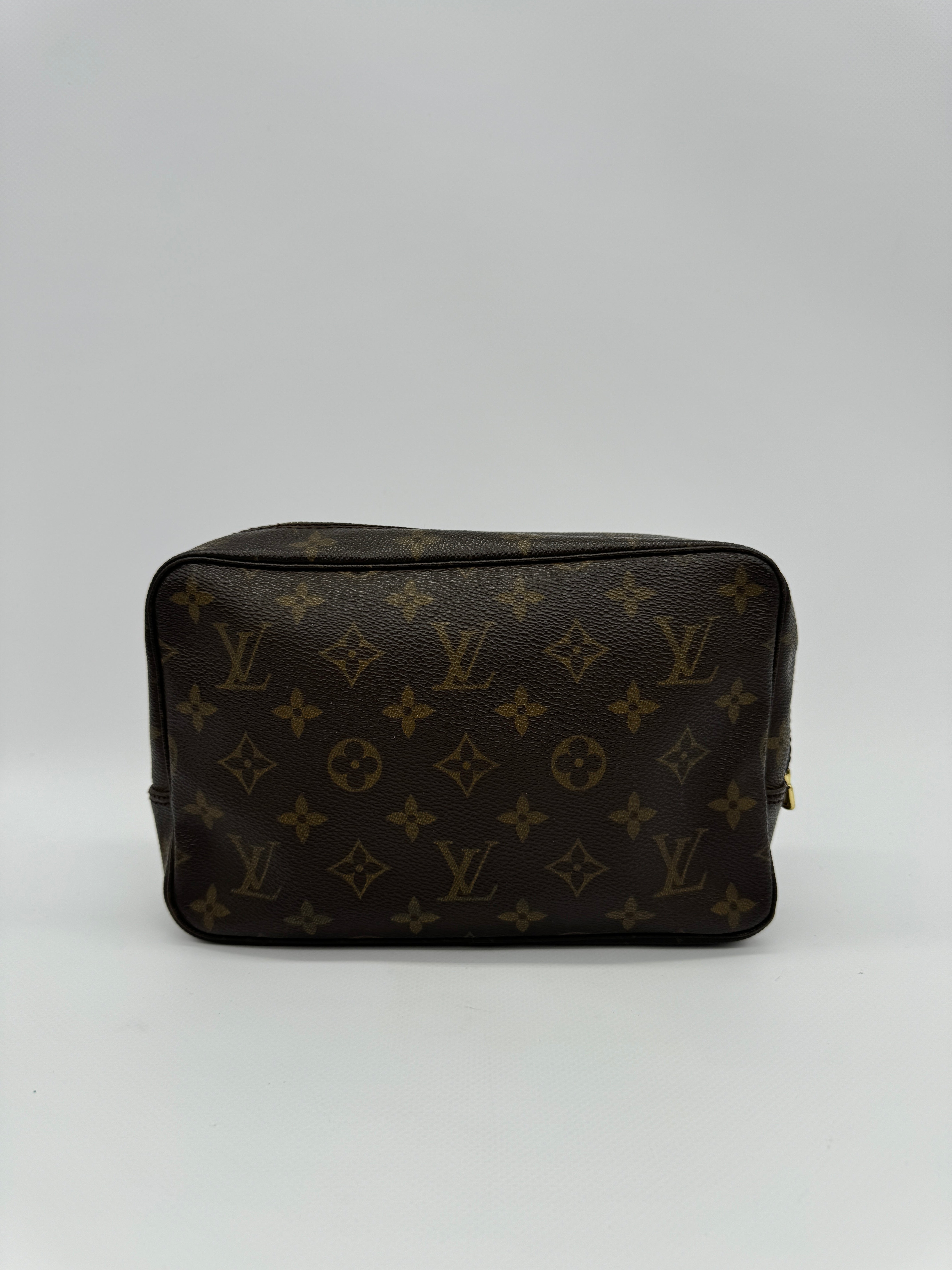 Louis Vuitton Trousse 23