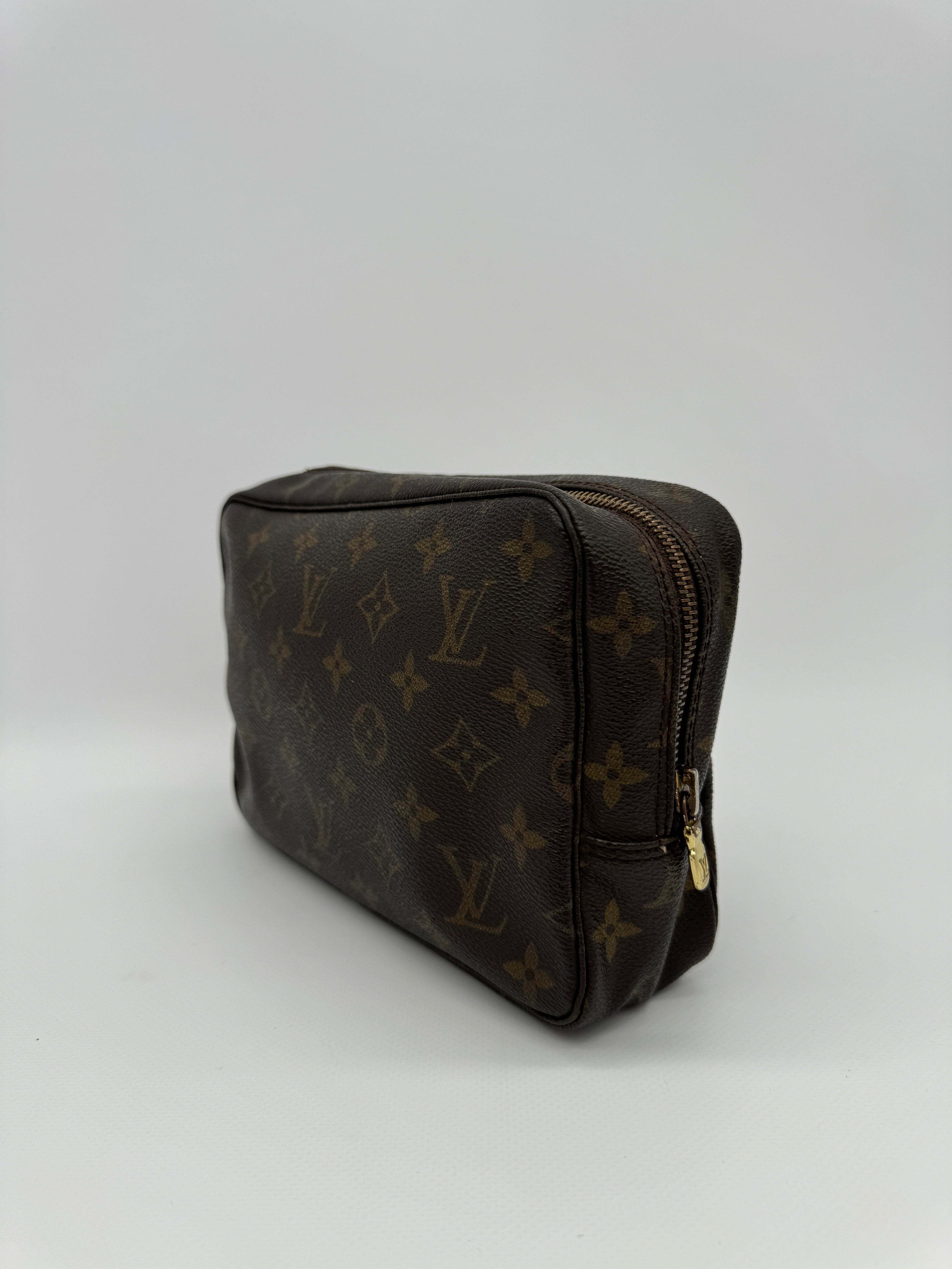 Louis Vuitton Trousse 23