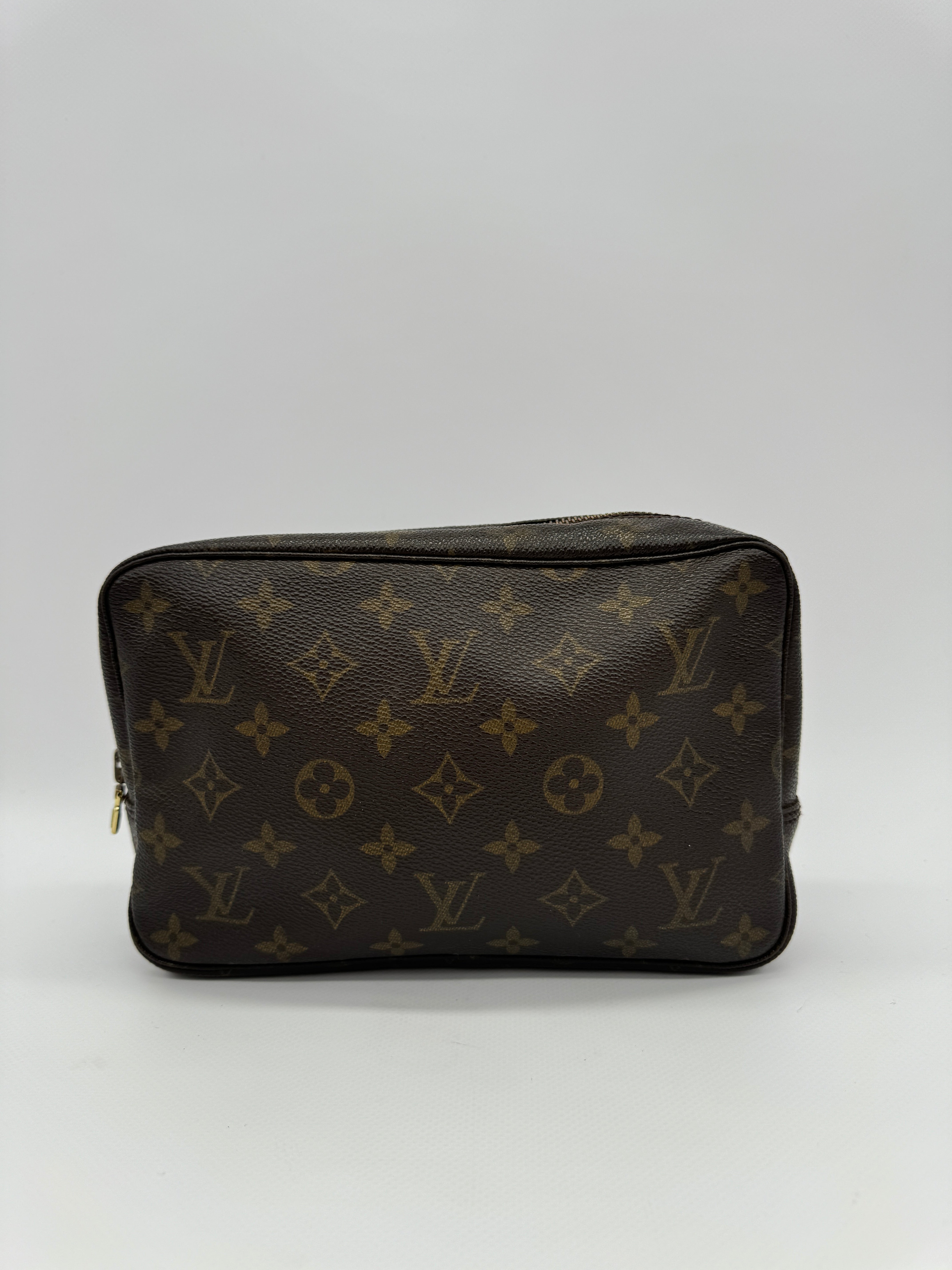 Louis Vuitton Trousse 23