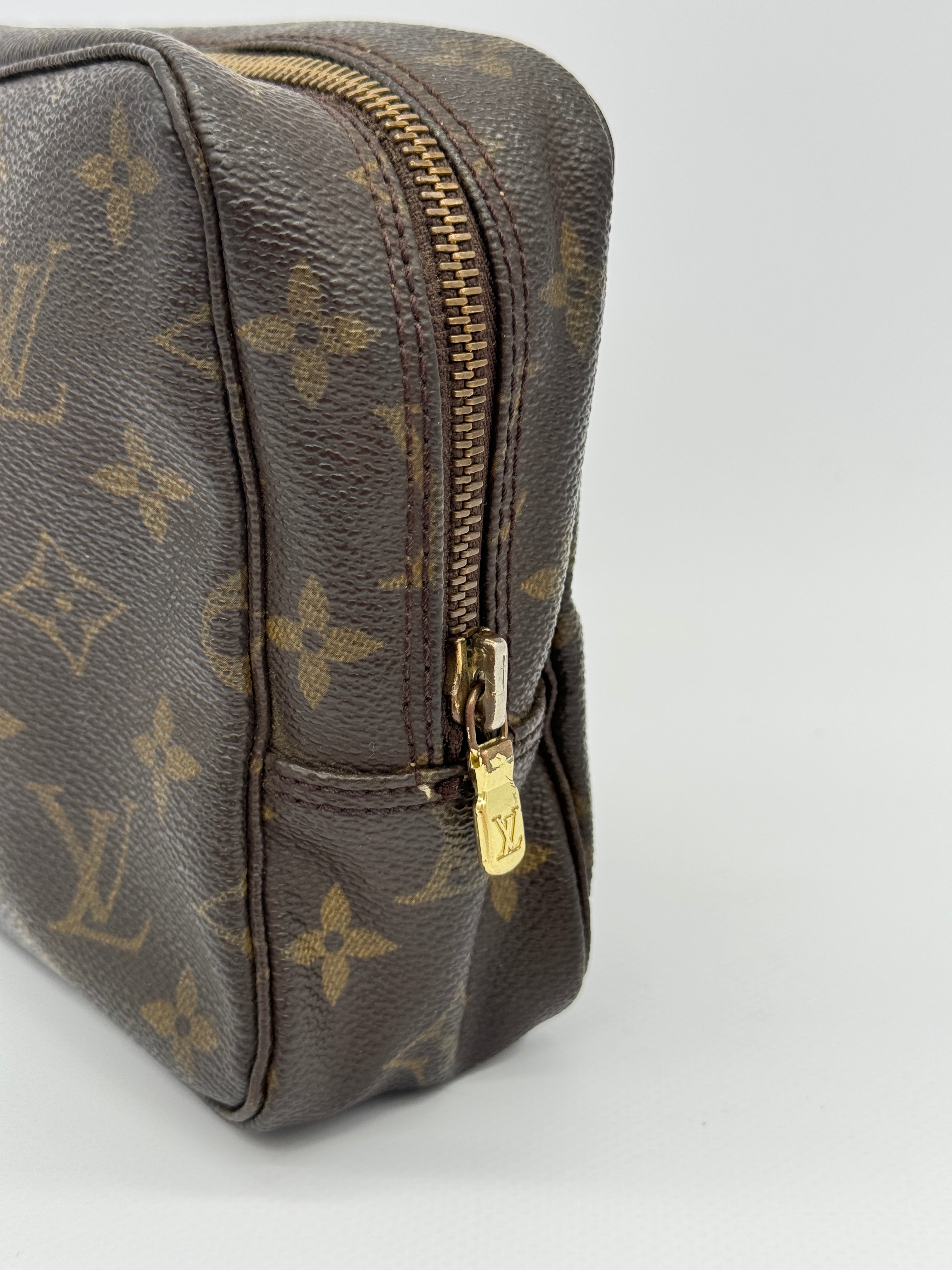 Louis Vuitton Trousse 23