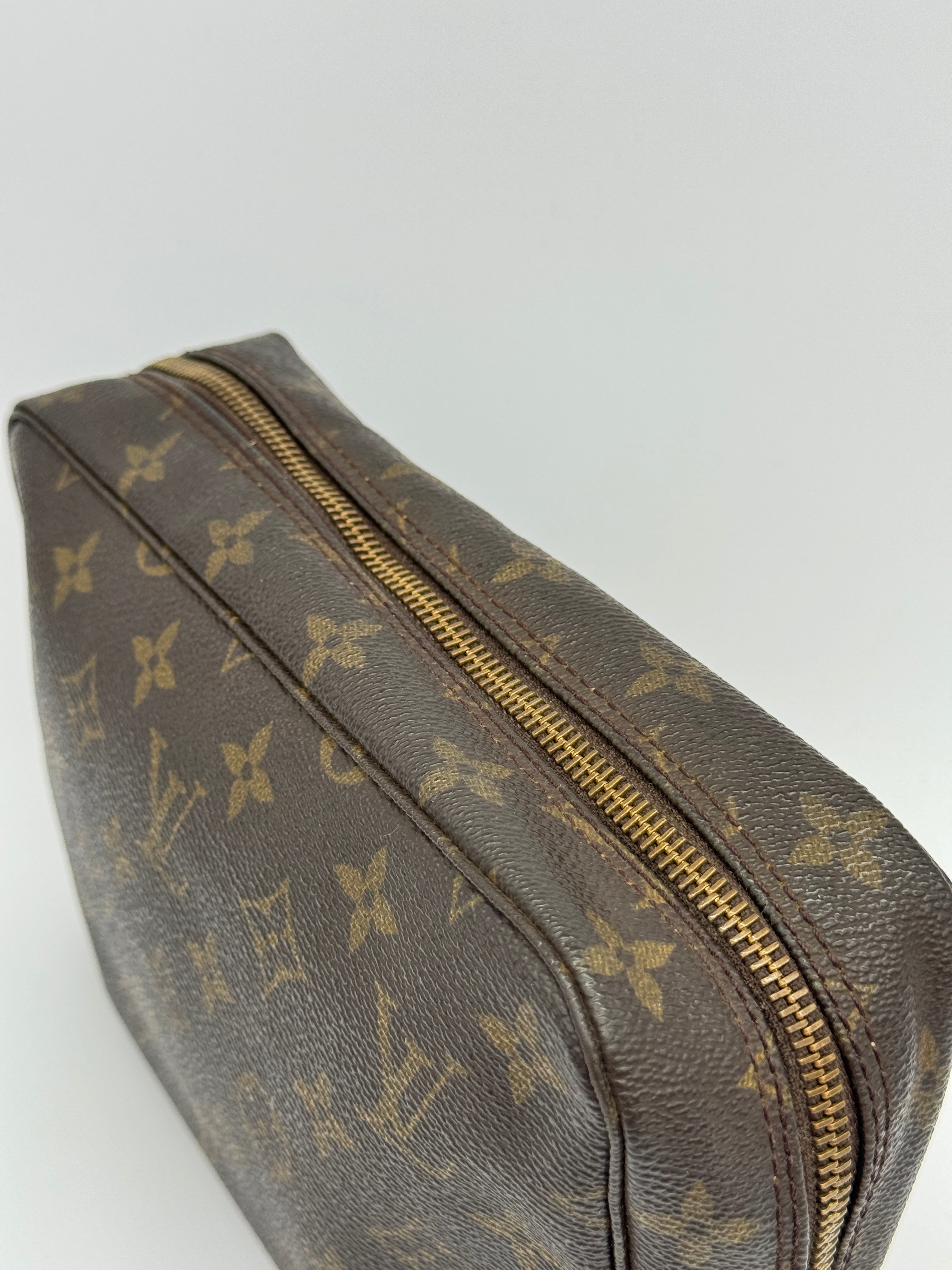 Louis Vuitton Trousse 23