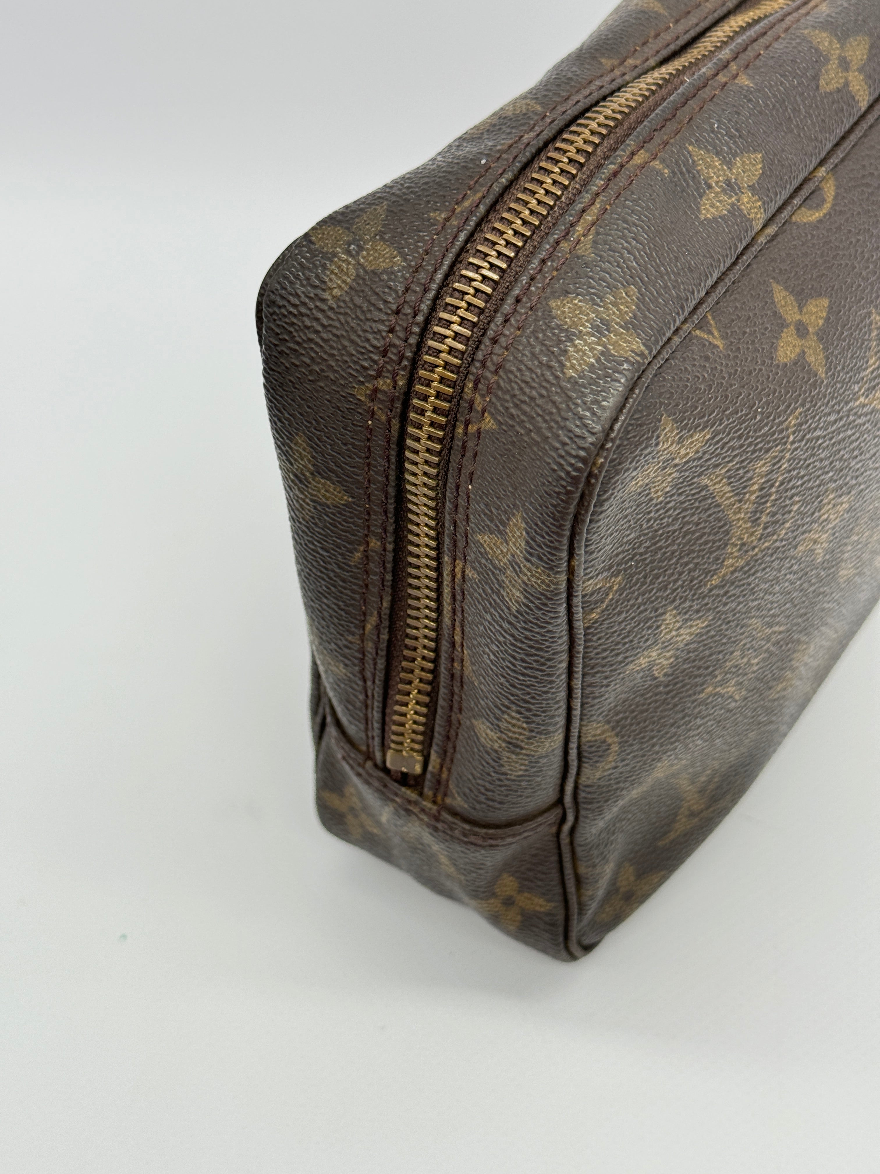 Louis Vuitton Trousse 23