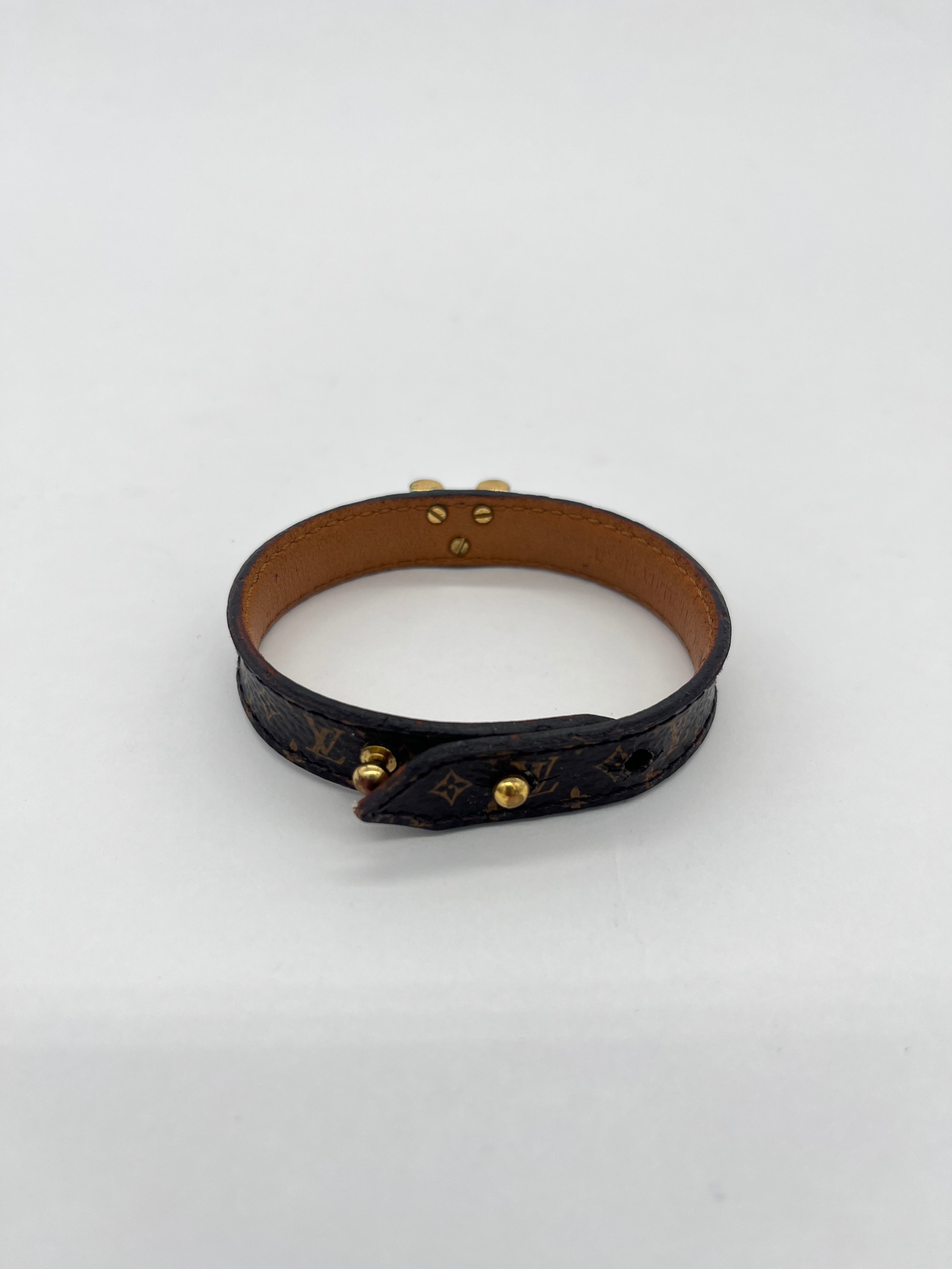 Louis Vuitton Essential V Bracelet