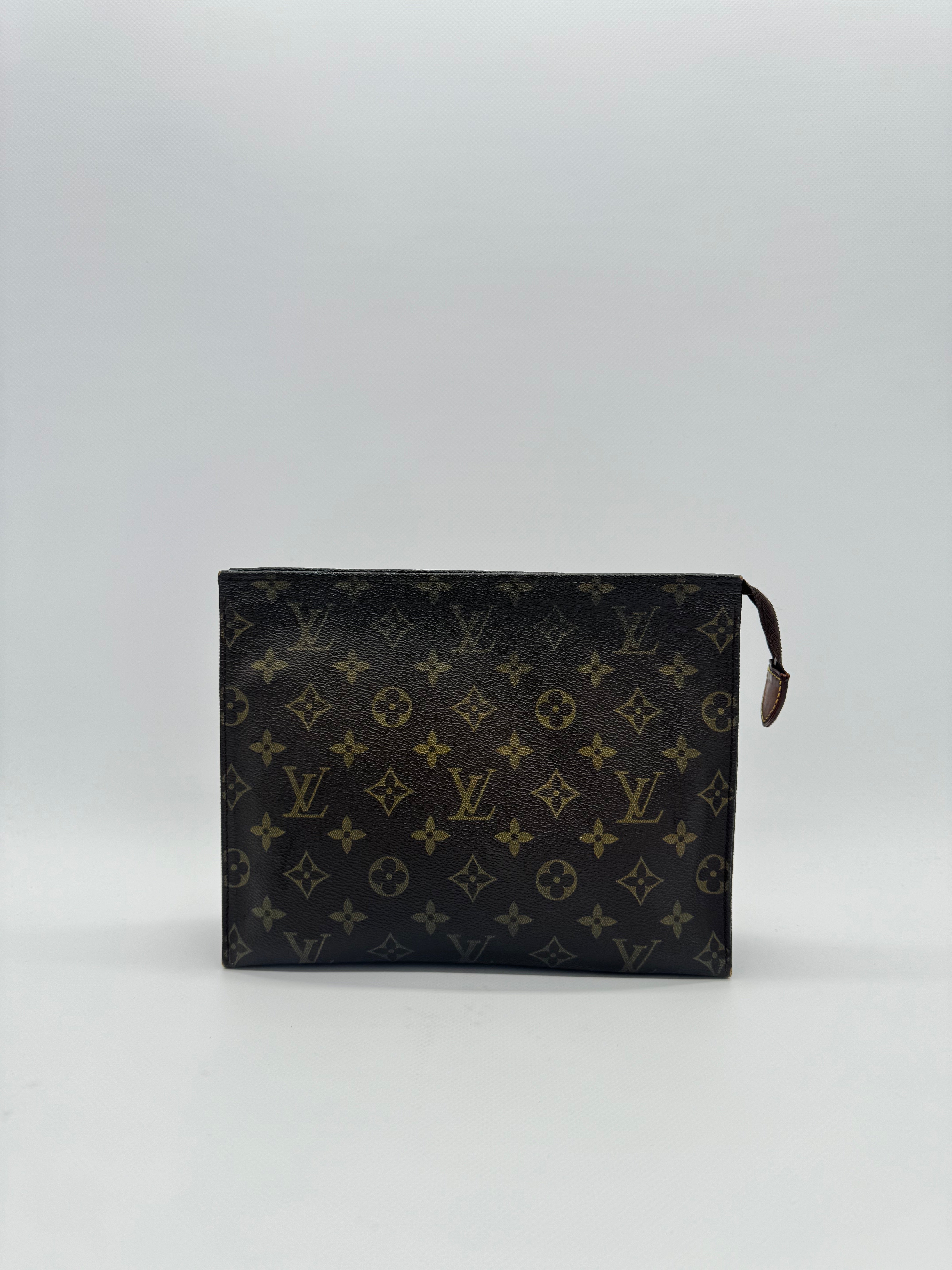 Louis Vuitton Toiletry 26