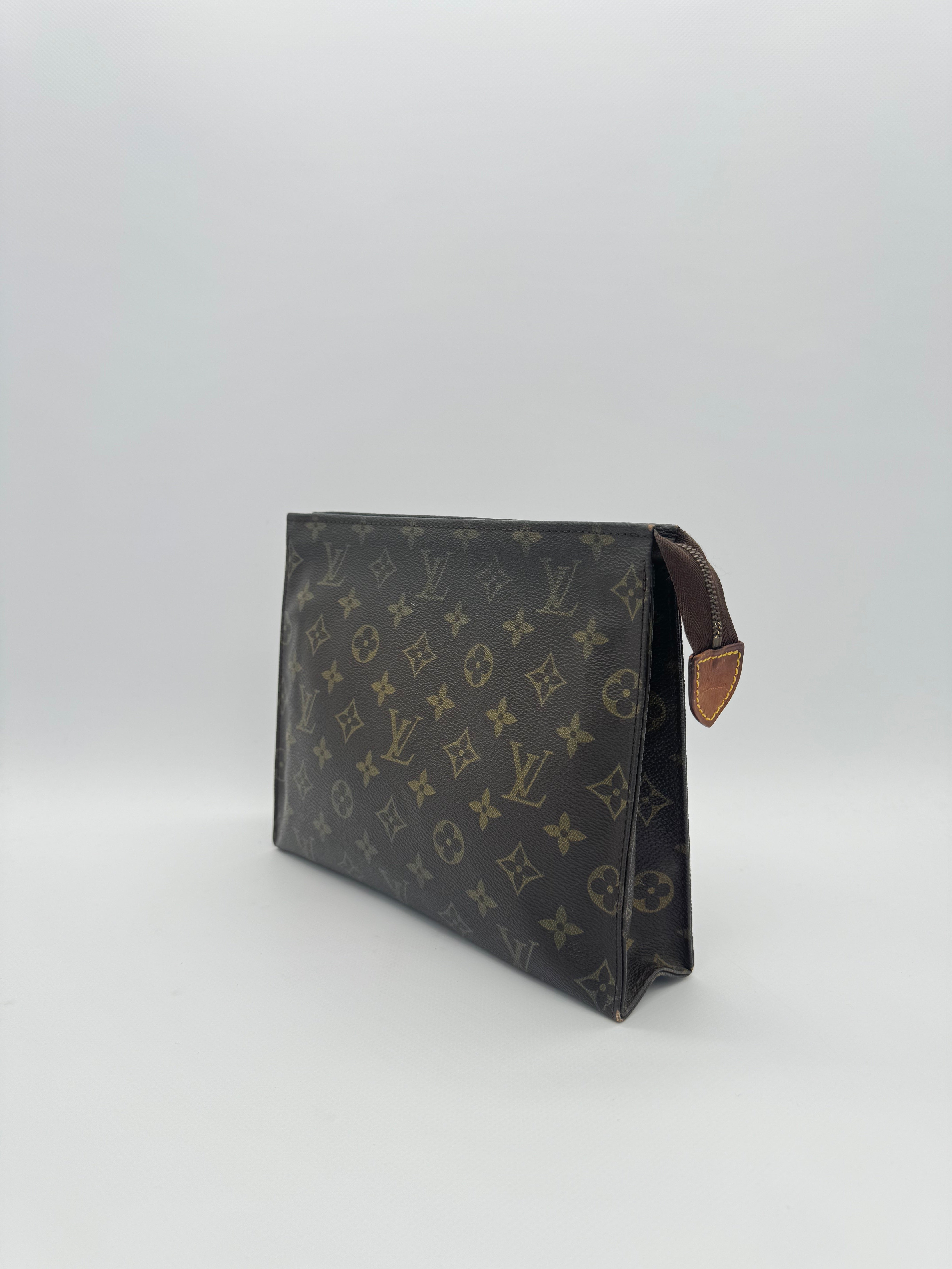 Louis Vuitton Toiletry 26