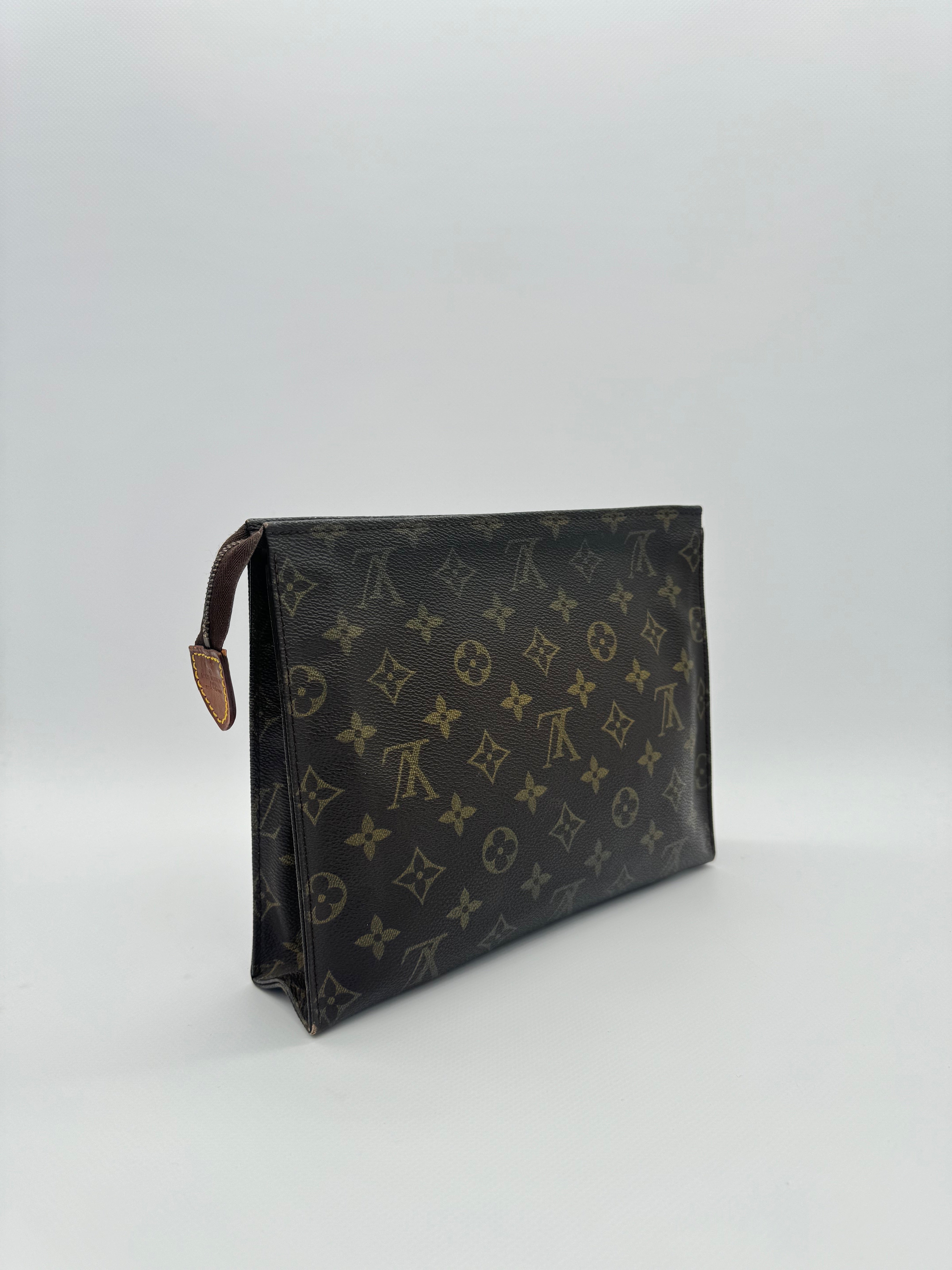 Louis Vuitton Toiletry 26