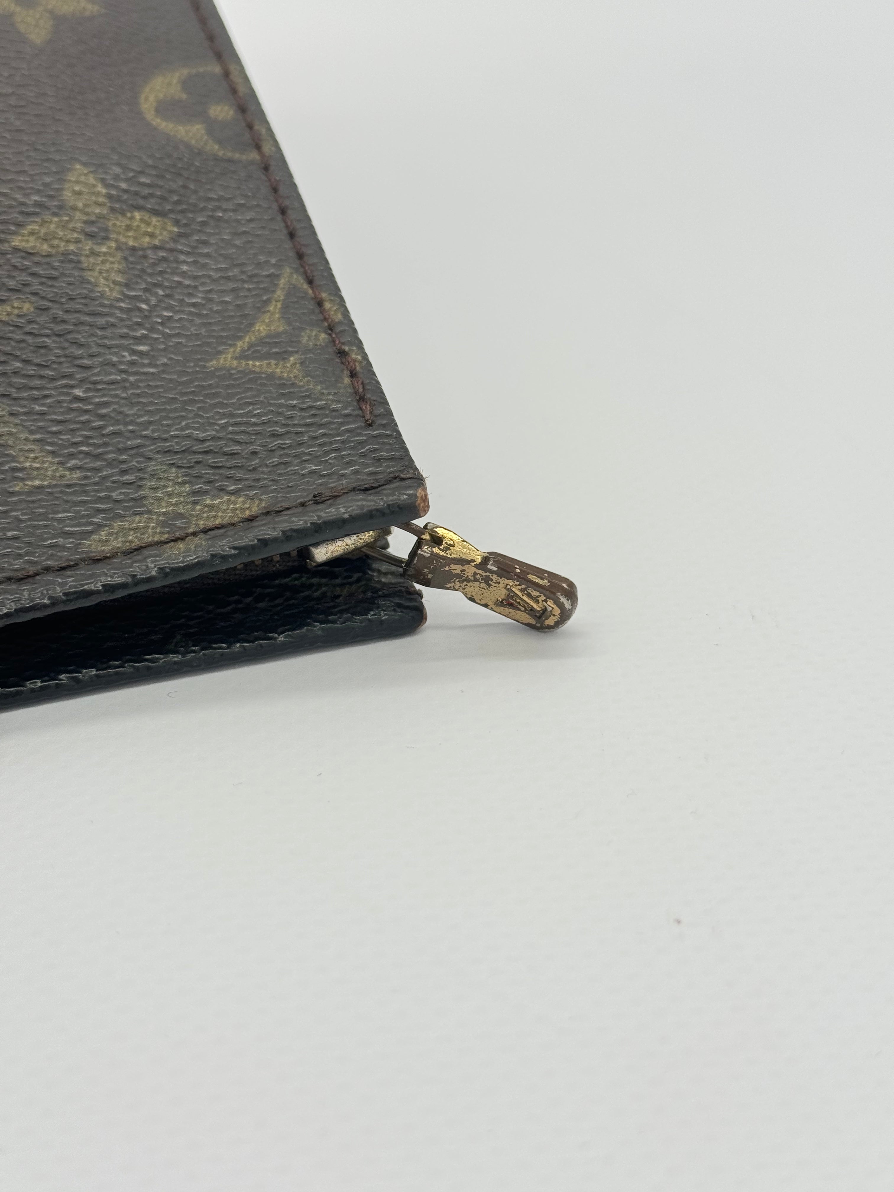 Louis Vuitton Toiletry 26